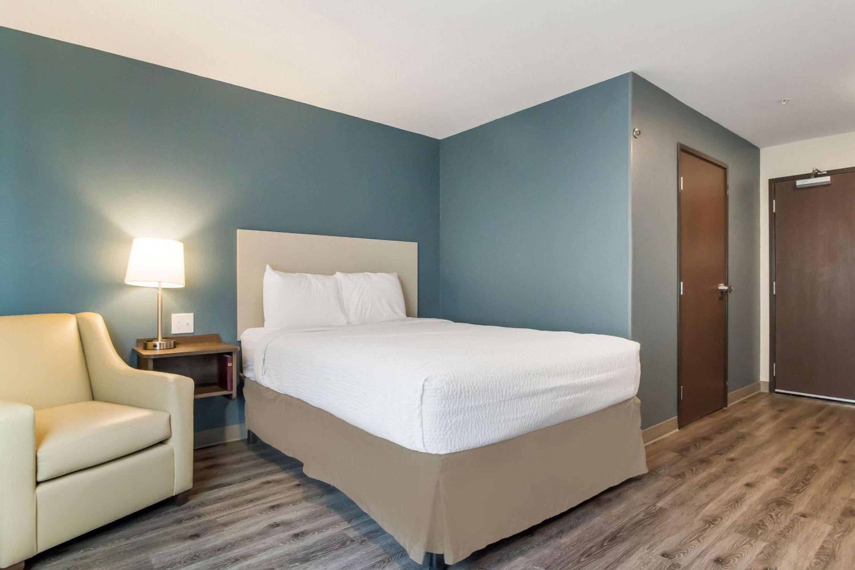 Queen Room - Accessible/Non-Smoking photo 2