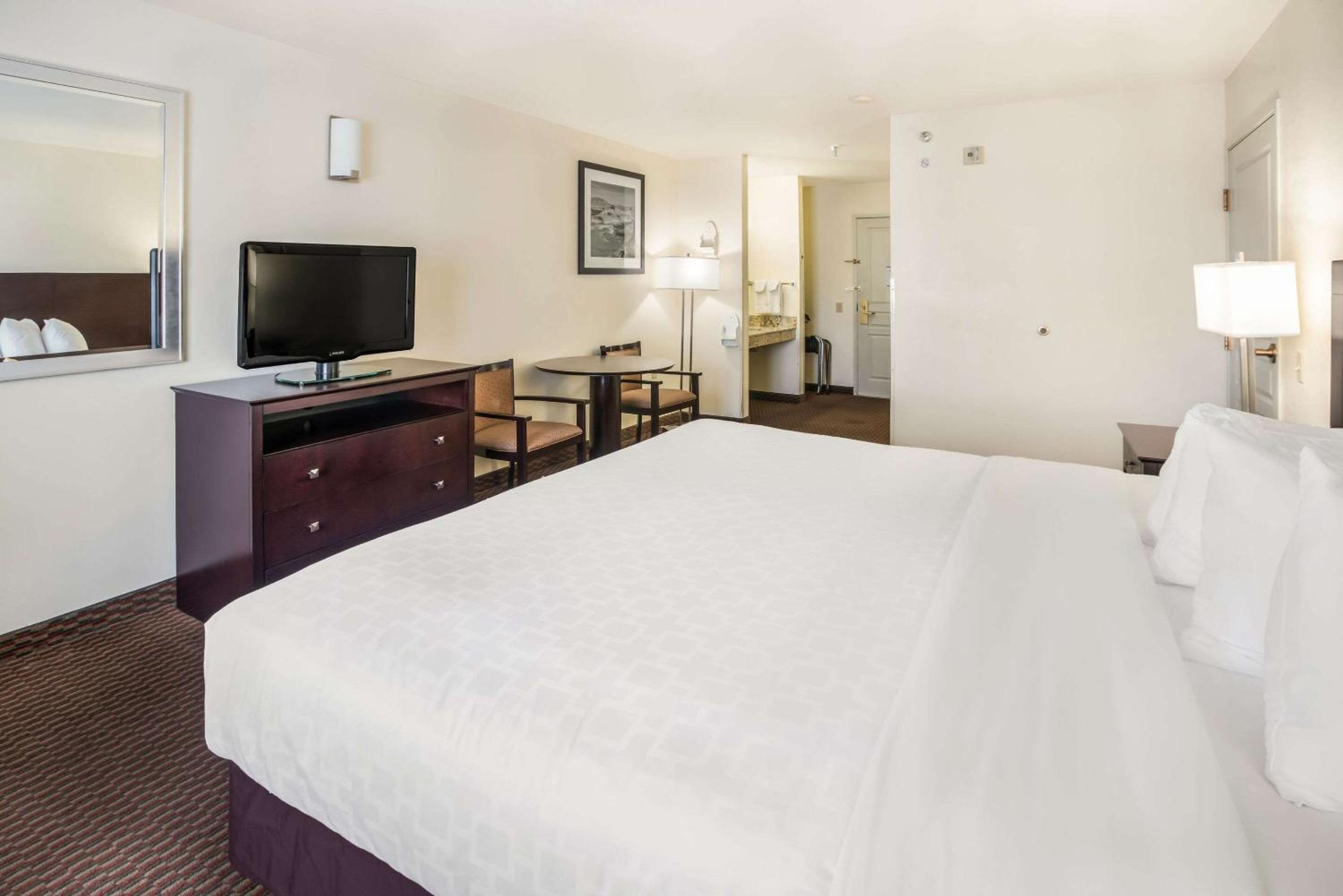 King Room - Disability Access/Non-Smoking - Photo 3