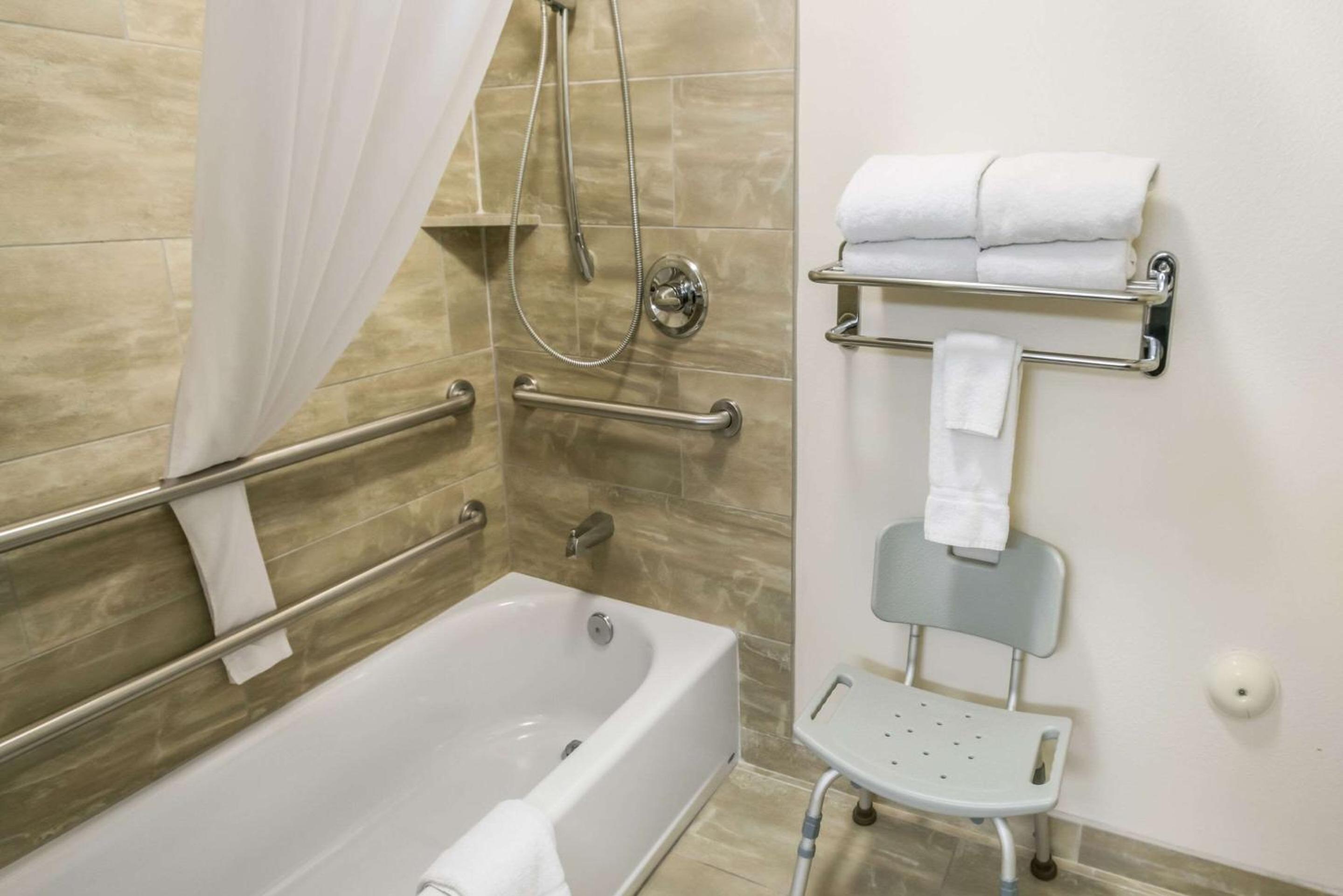 King Room - Disability Access/Non-Smoking - Photo 12