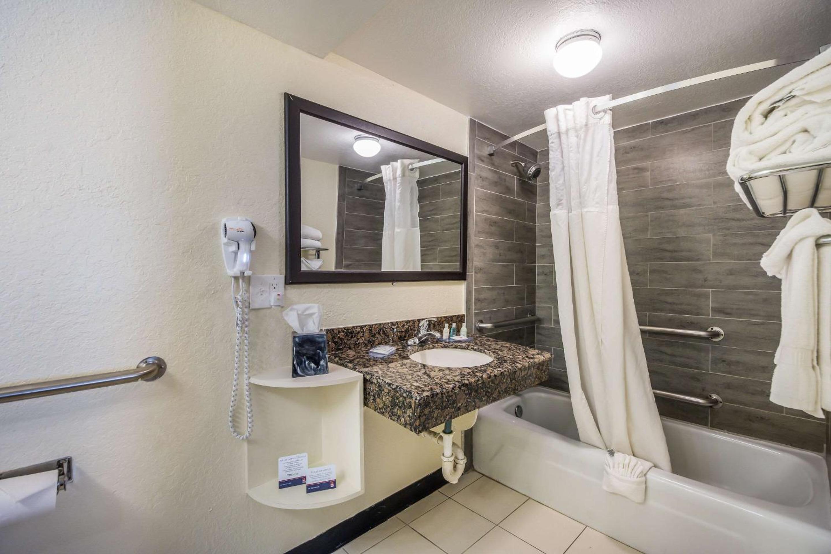 King Room - Accessible/Non-Smoking - Photo 8