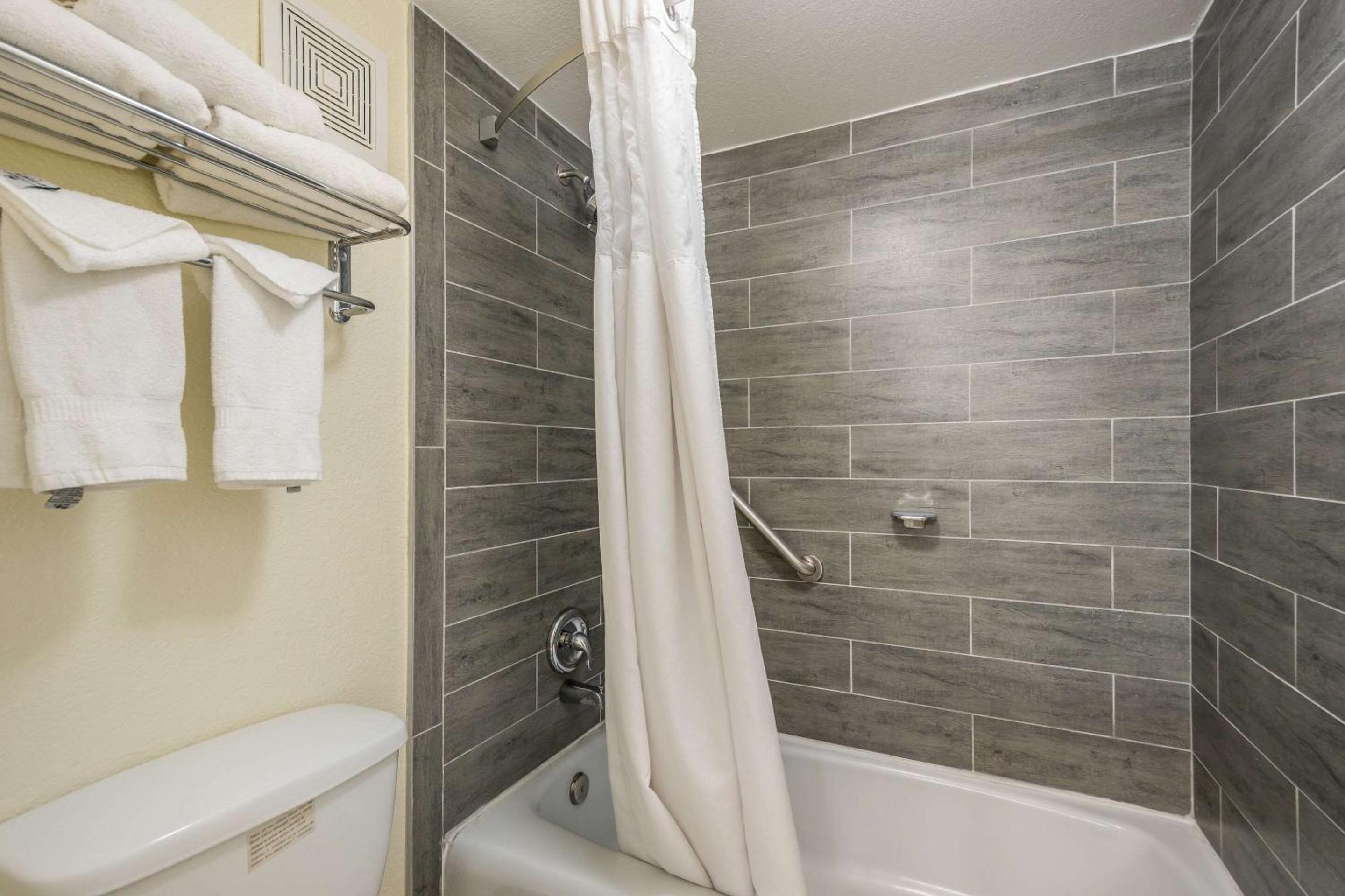 Double Room with Two Double Beds - Non-Smoking - Photo 3
