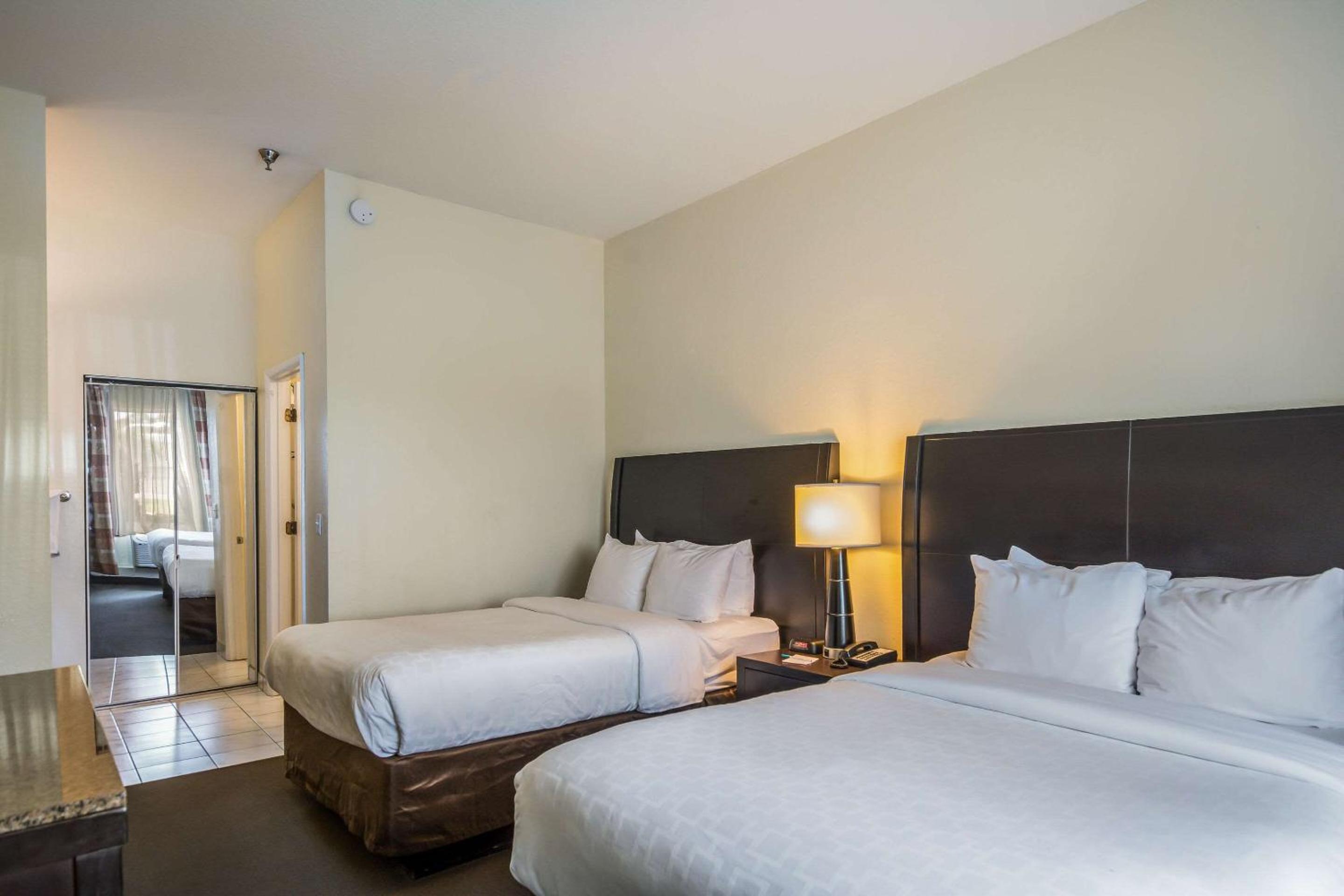 Suite with Two Double Beds - Non-Smoking - Photo 1