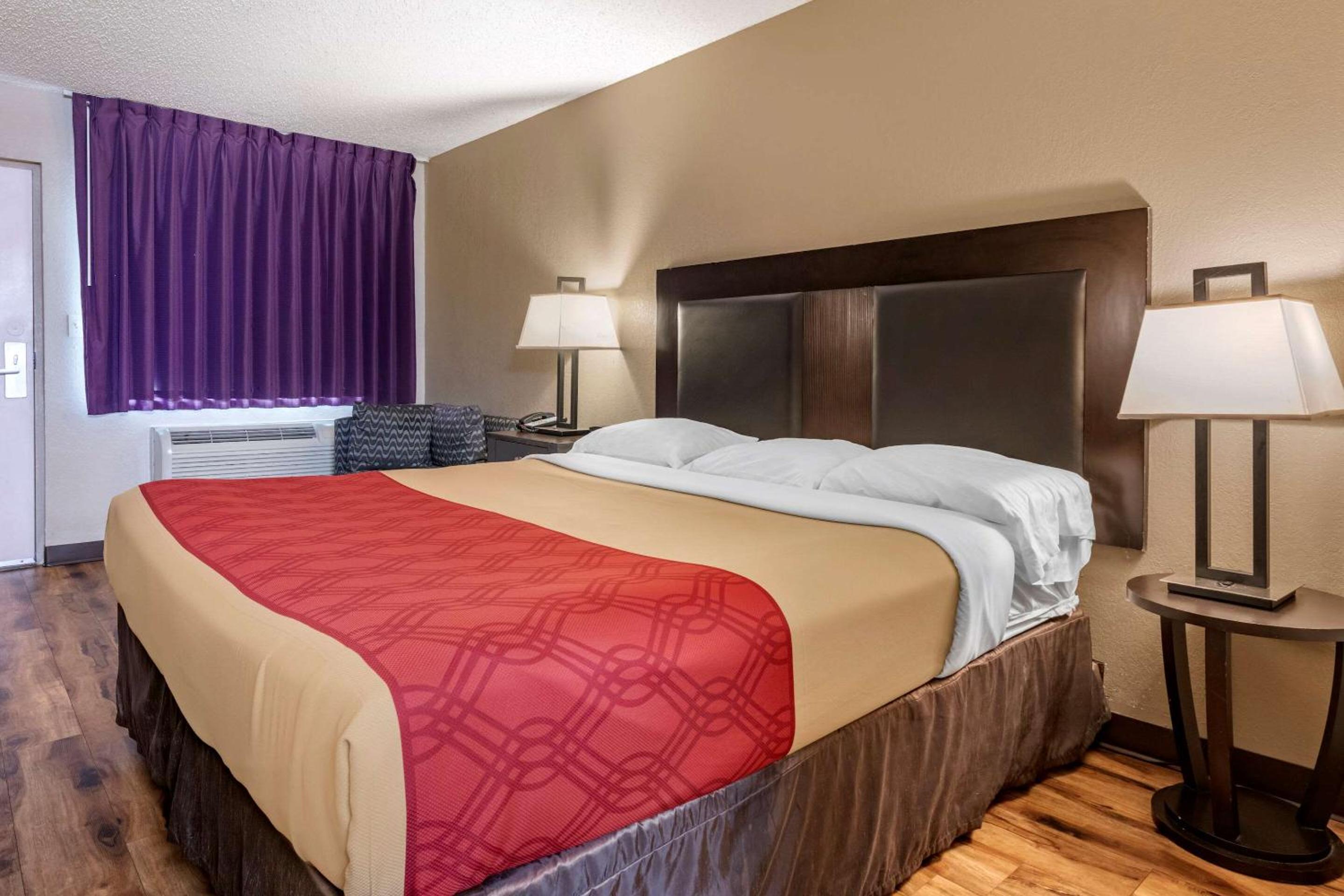 King Room - Non-Smoking - Photo 1