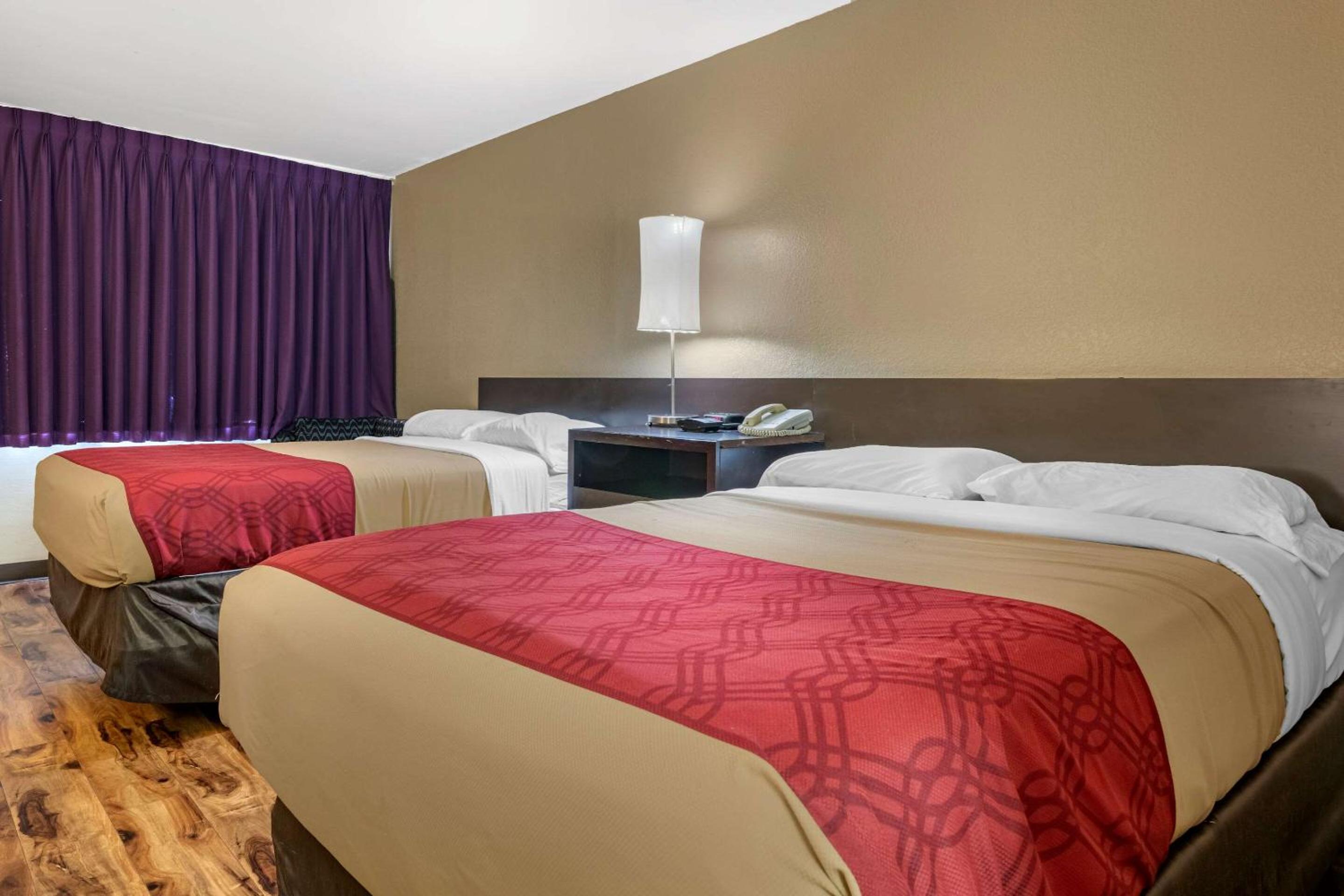 Double Room with Two Double Beds - Non-Smoking - Photo 4