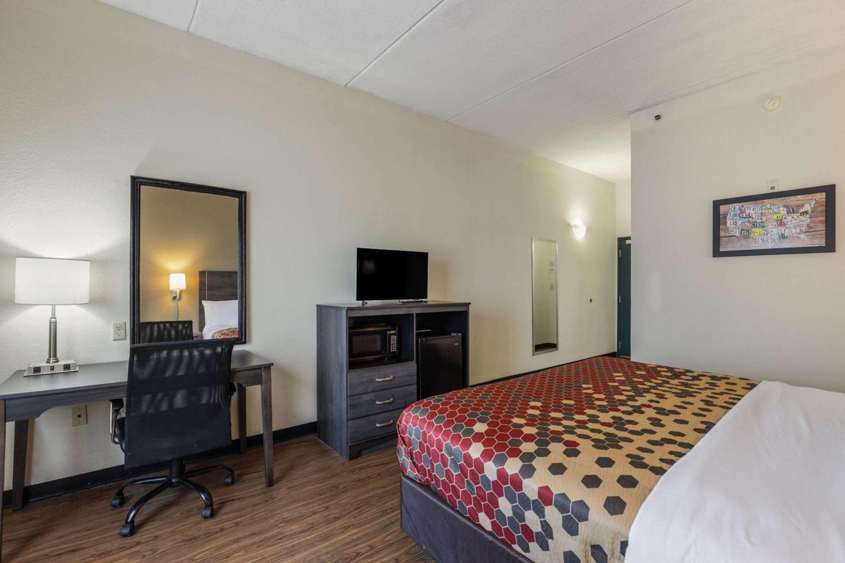 King Room with One King Bed (Accessible) photo 1