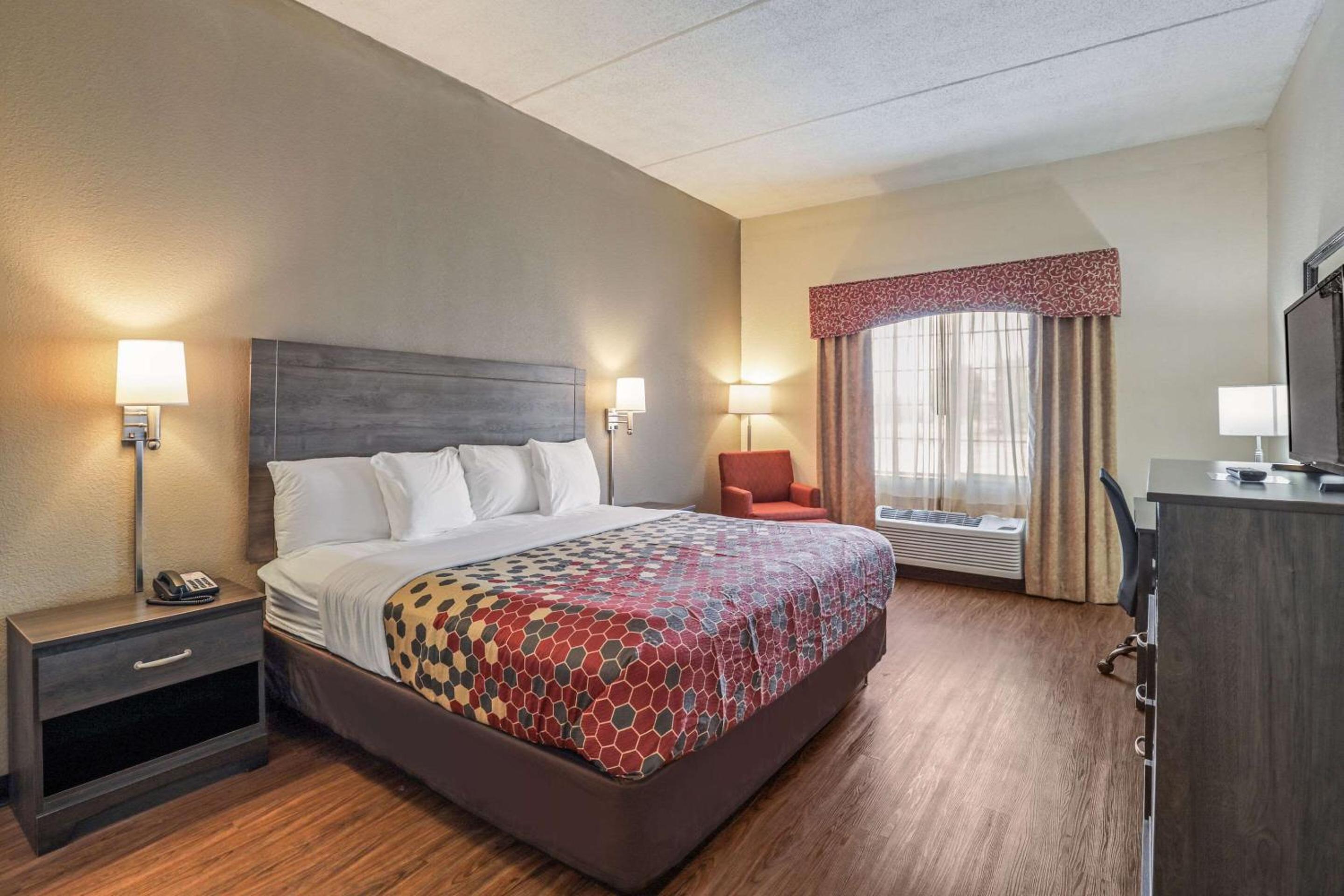 King Room with One King Bed (Accessible) photo 2