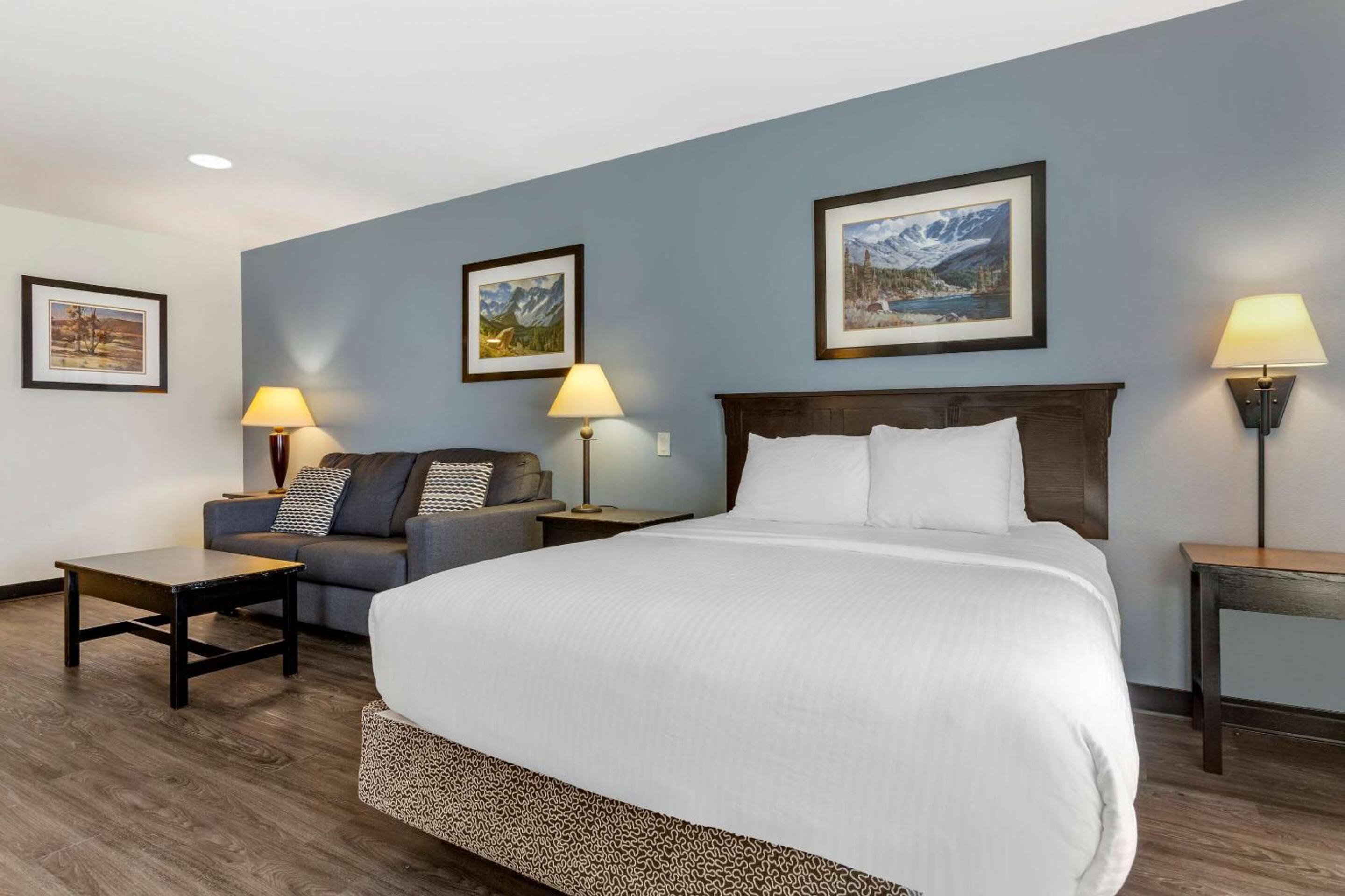 King Room - Non-Smoking - Photo 2