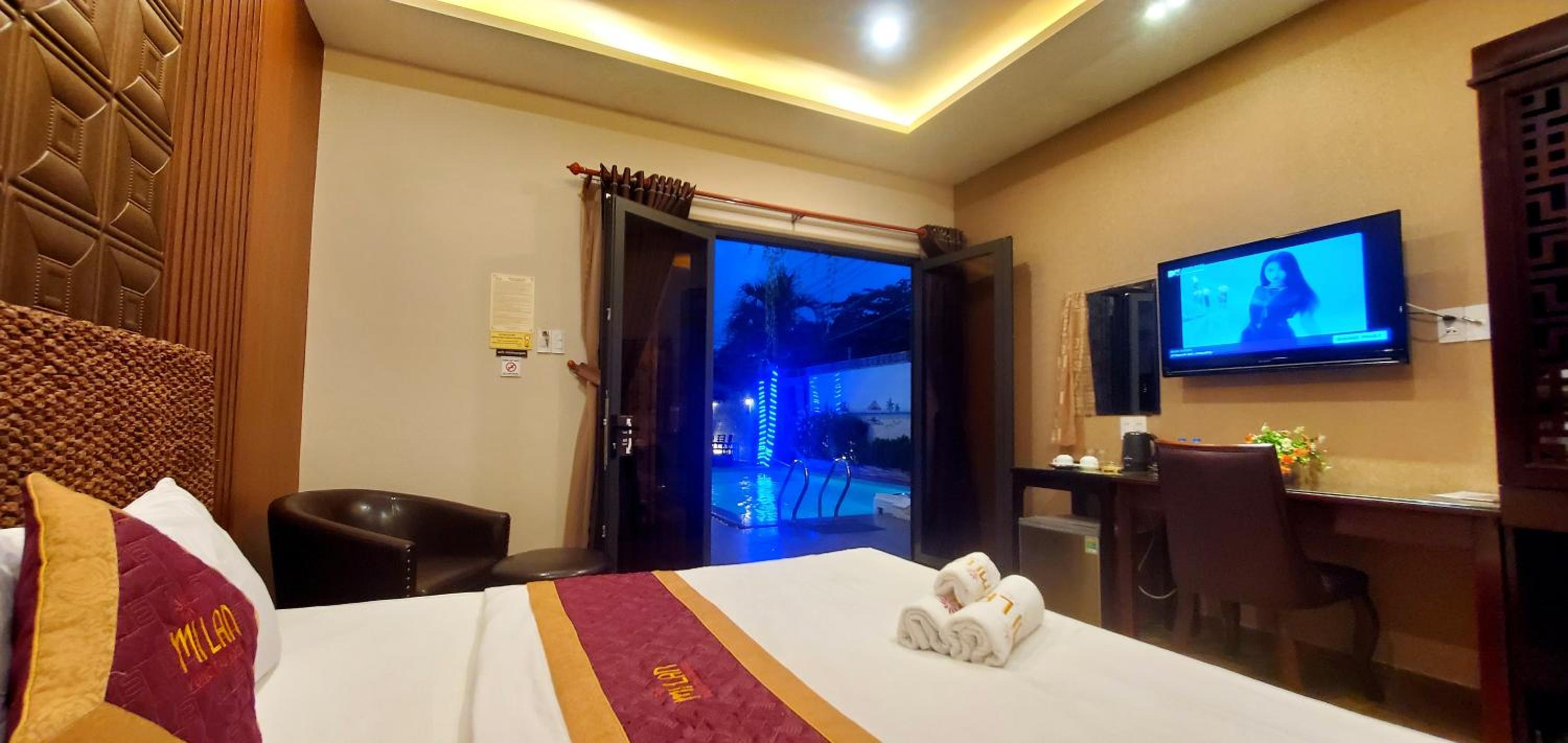 Deluxe Double Room with Bath - Photo 8