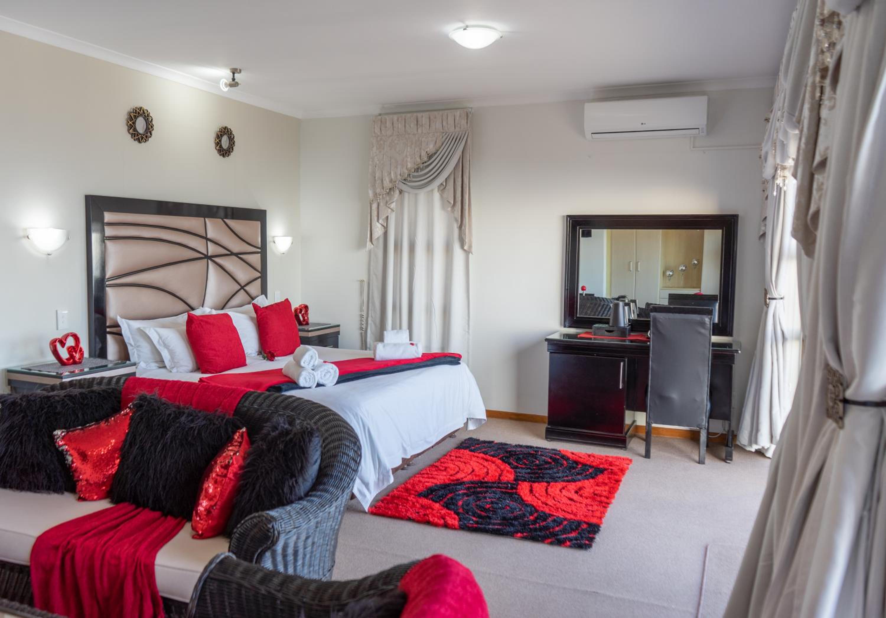 Penthouse Suite - Photo 9
