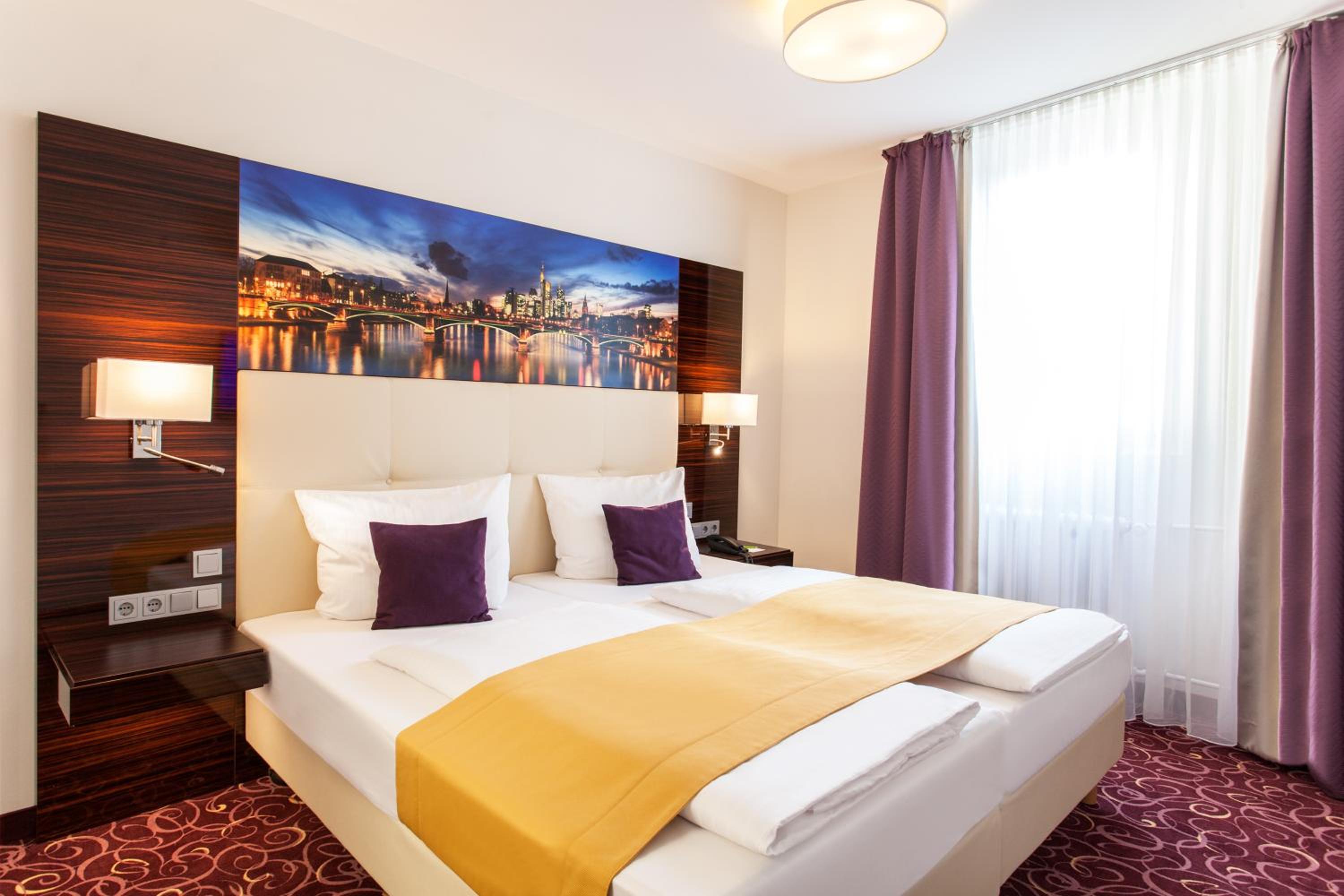Suite with City View - Photo 6