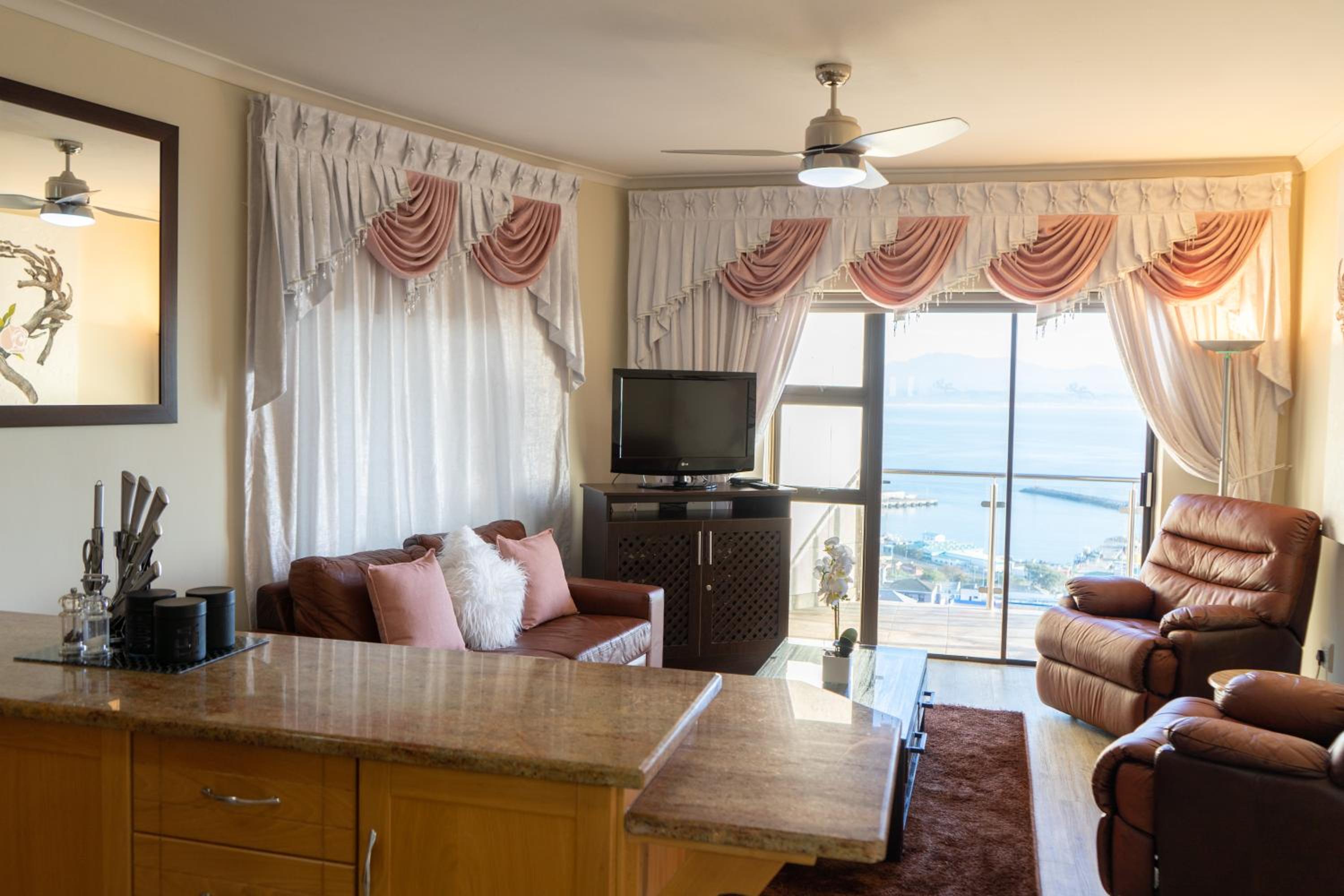Penthouse Apartment - Photo 3