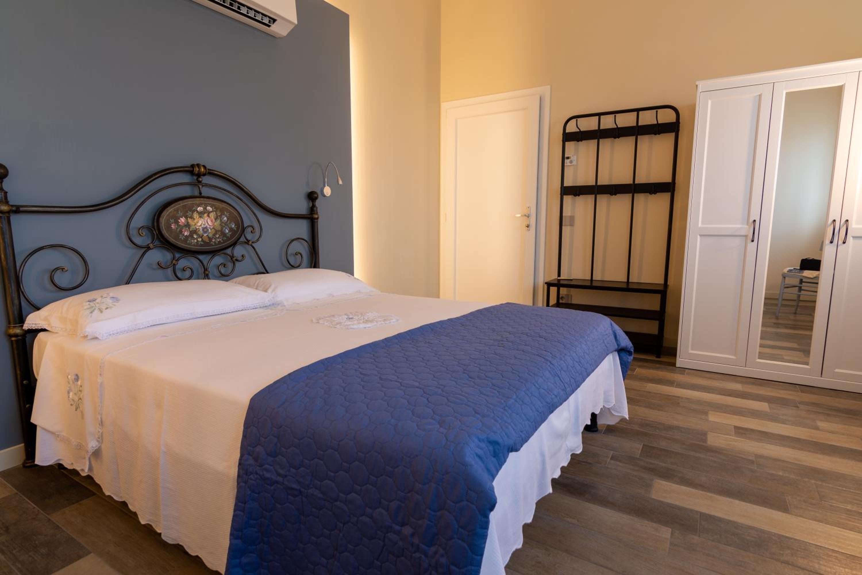 Double Room with Private Bathroom photo 2