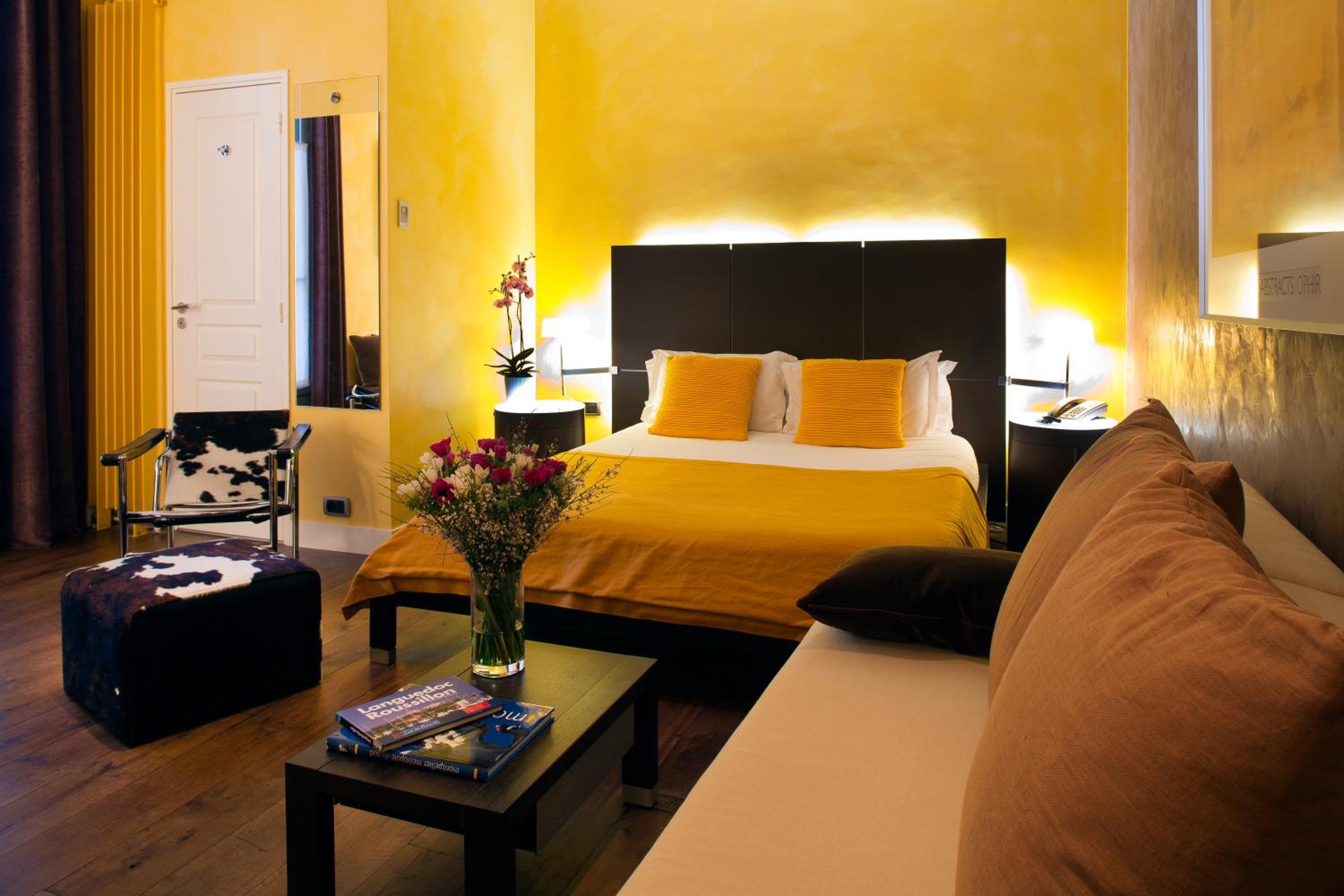 Superior Double Queen Room - Photo 13