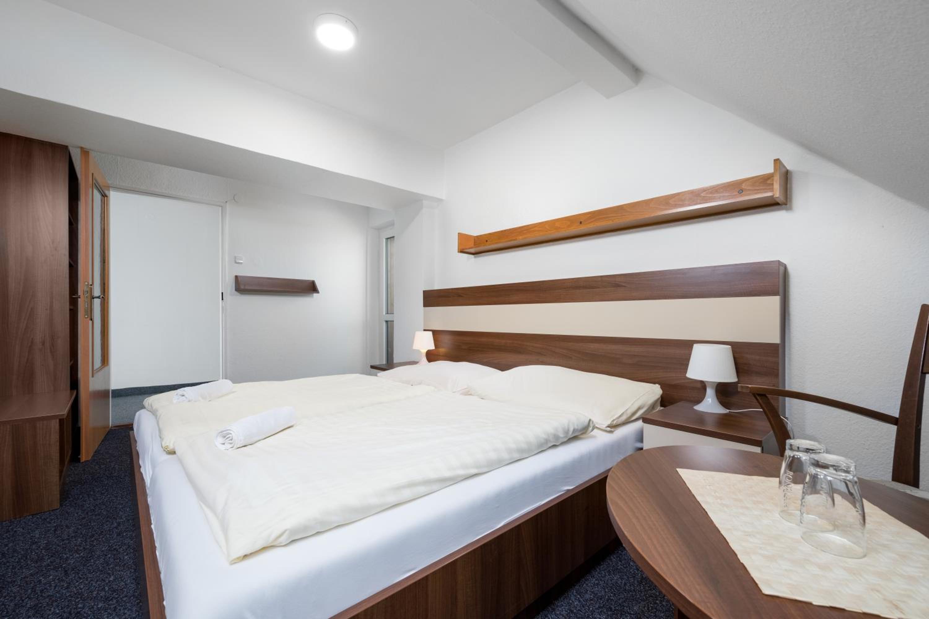 Double Room with Private Bathroom - Photo 4