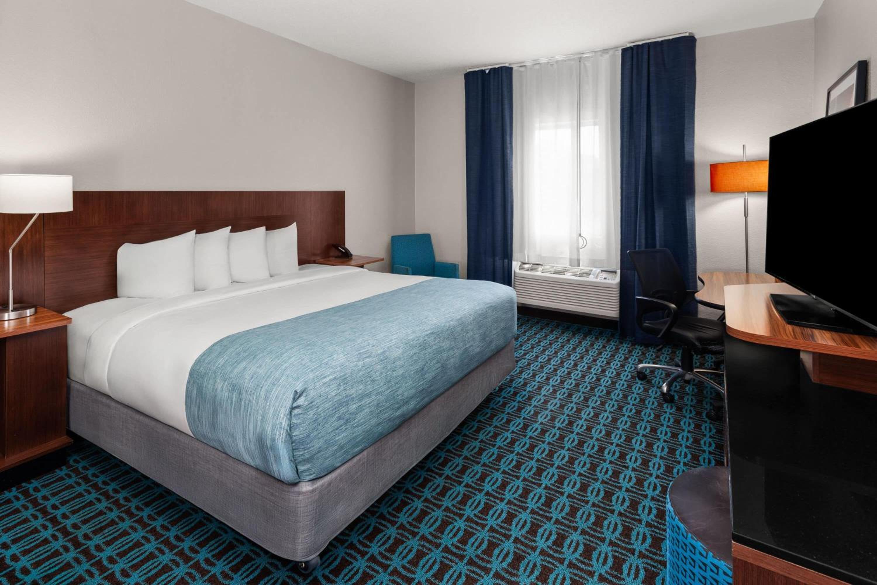 King Room with Mobility Access and Bathtub with Grab Bars, Non-Smoking photo 1