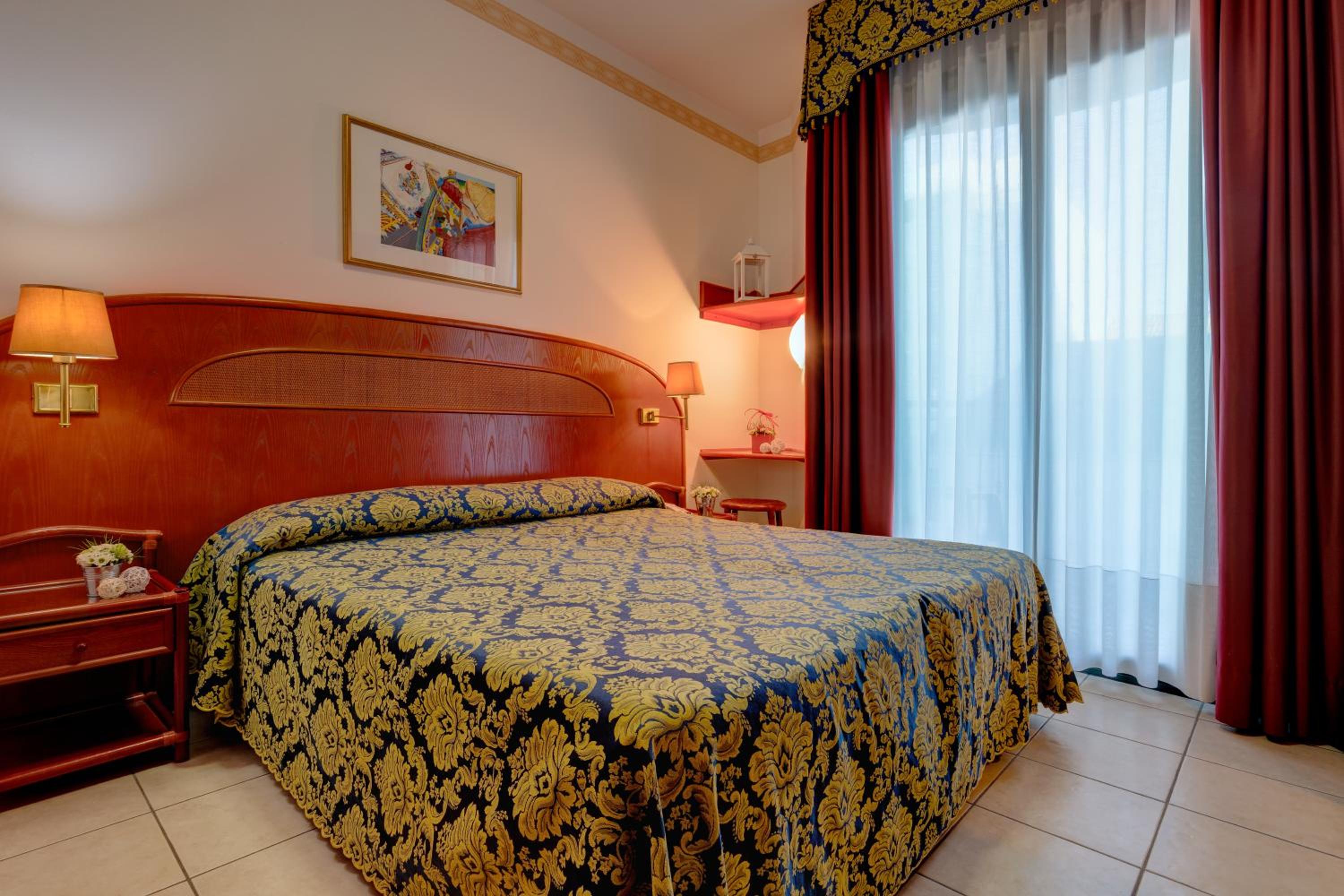Double or Twin Room - Photo 5