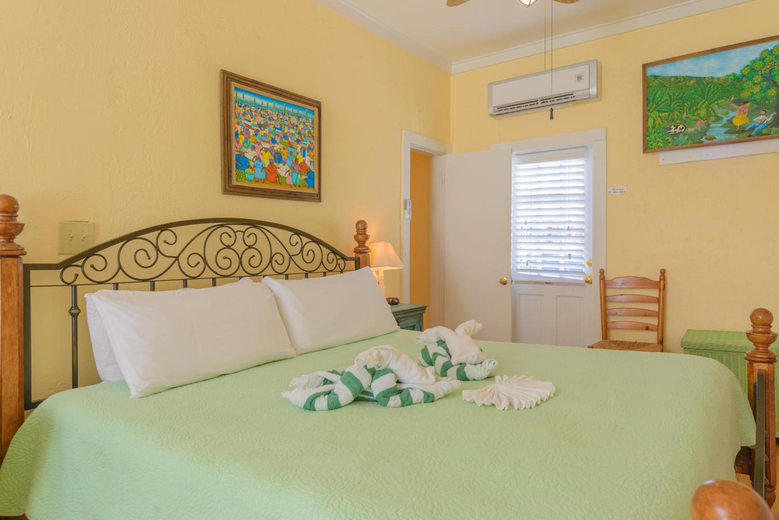 King Room with Pool View photo 3