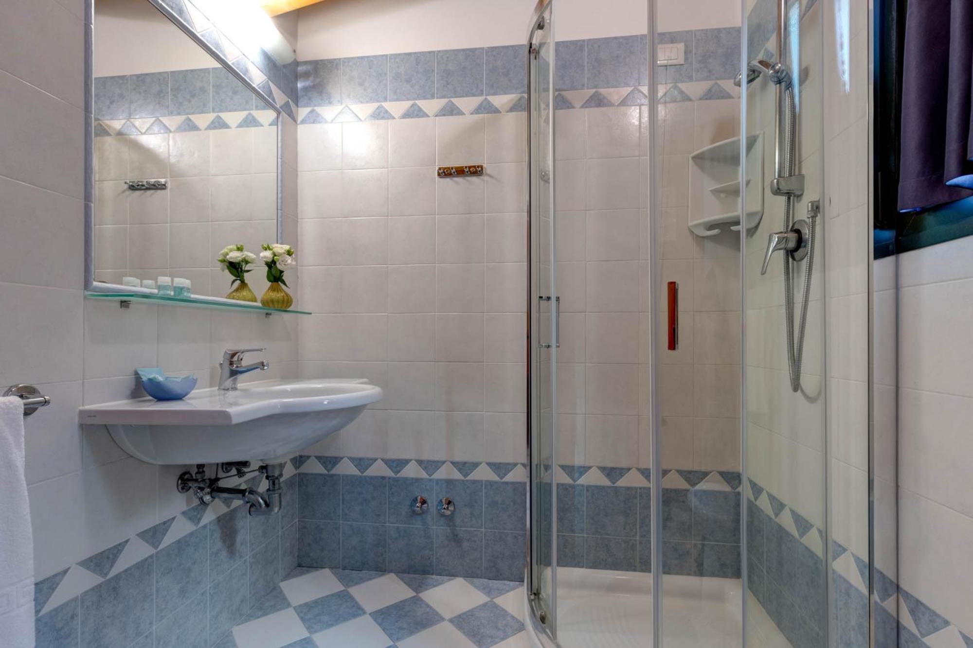 Triple Room - Photo 6