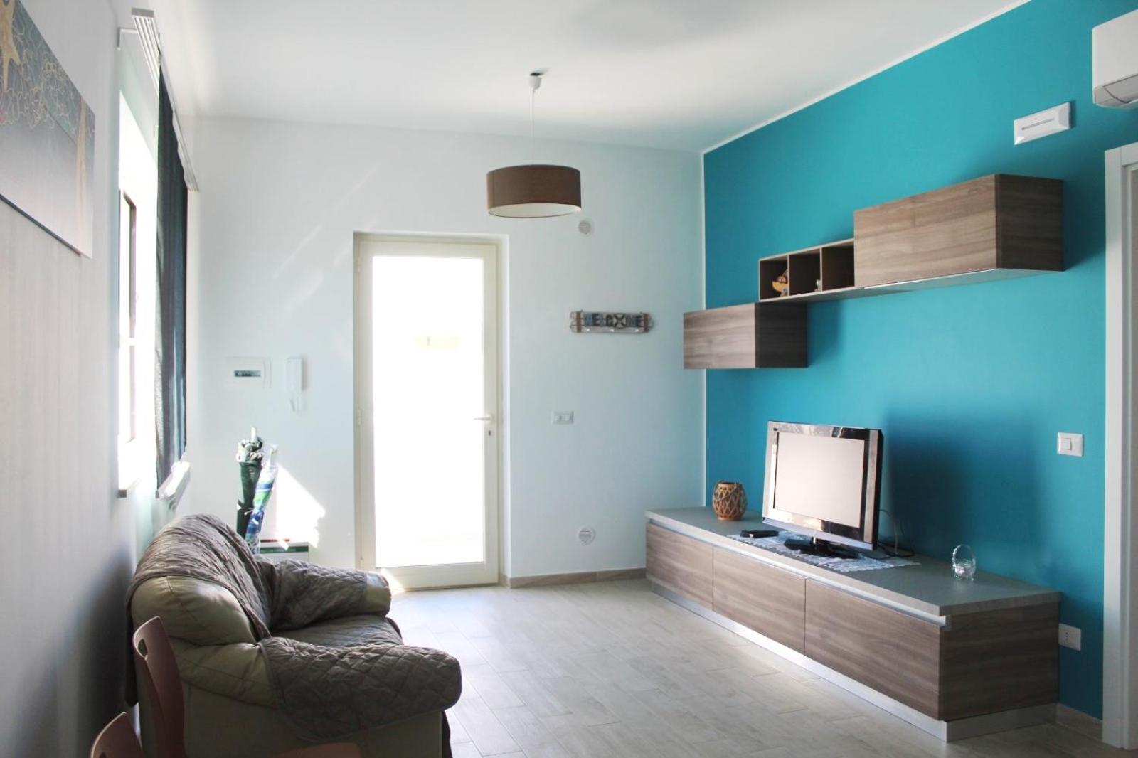 Apartment with Terrace - Photo 9