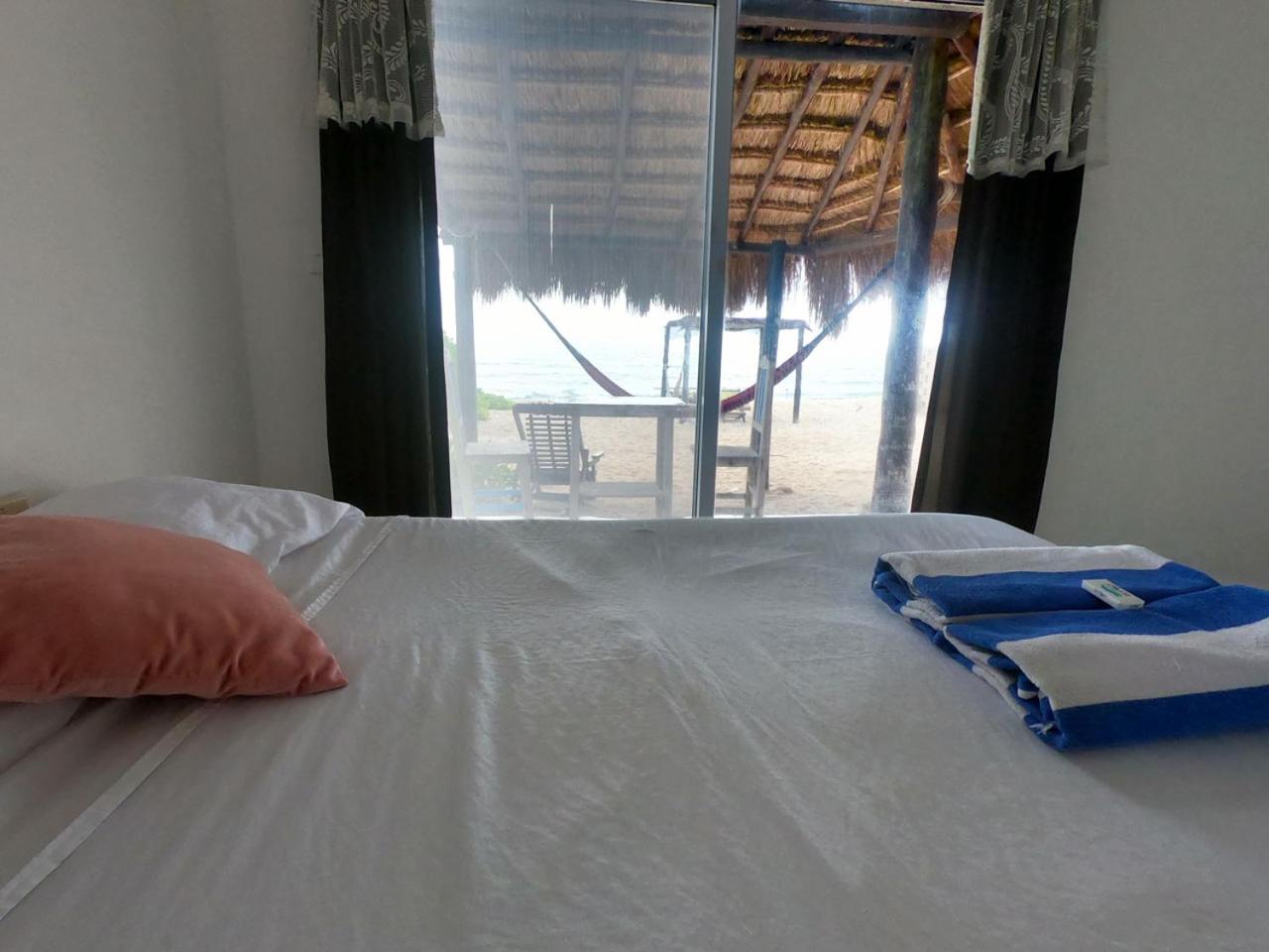 Standard Twin Room with Sea View - Photo 6