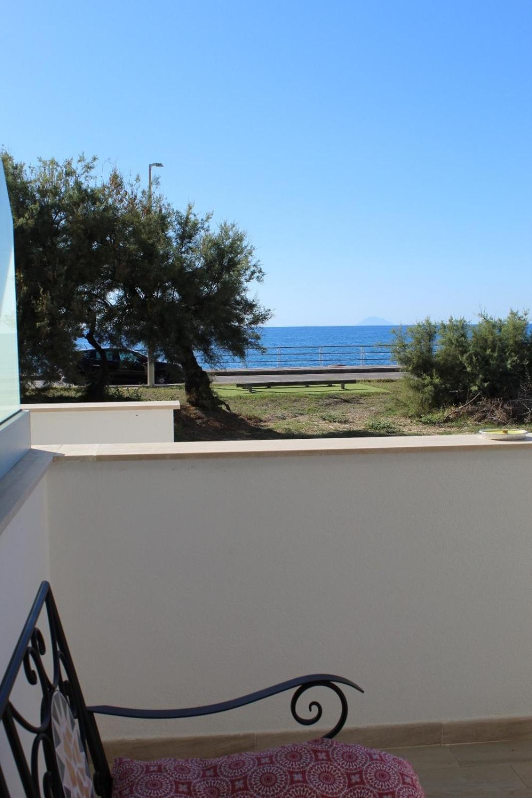 Apartment with Terrace - Photo 22
