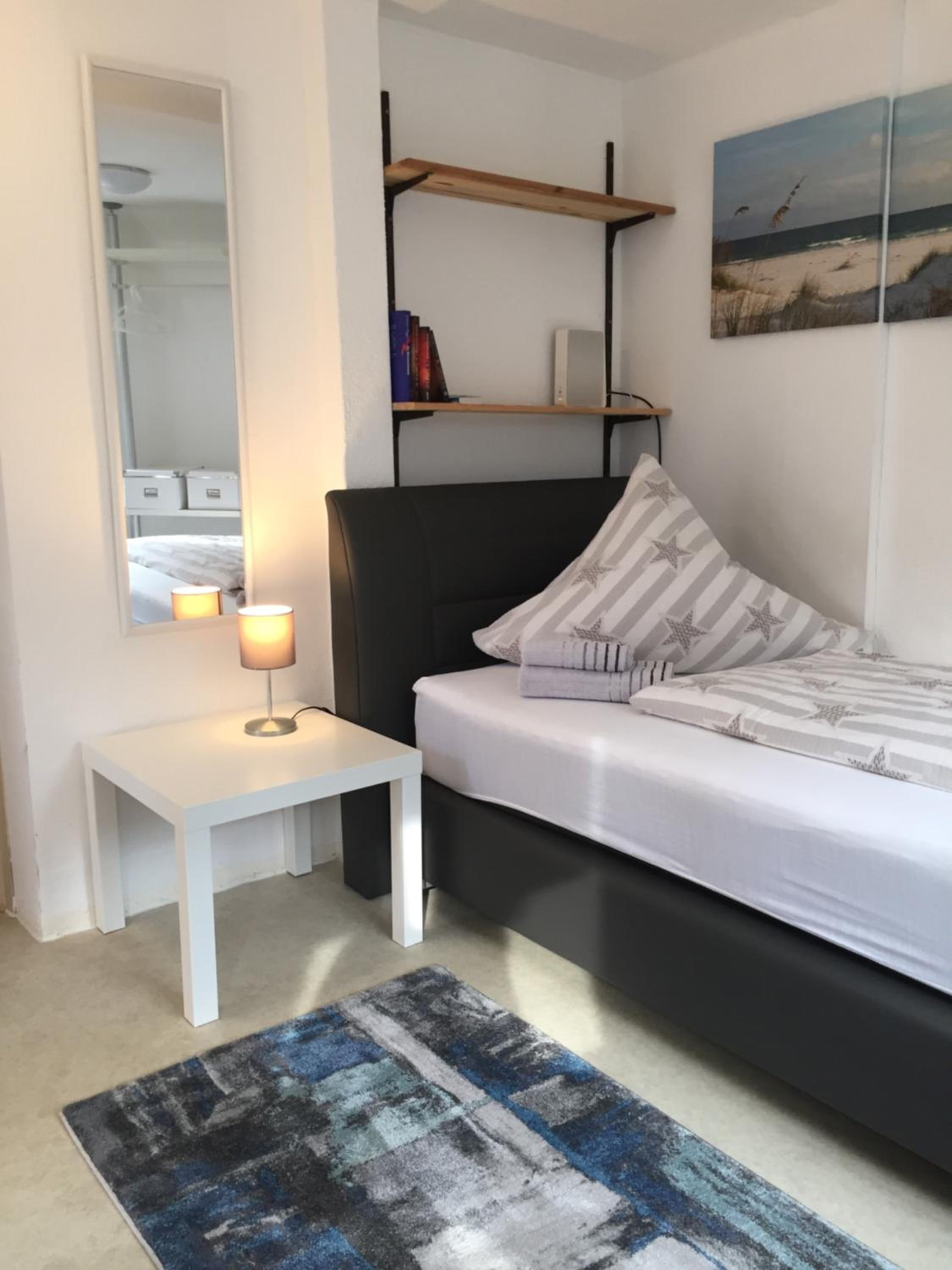 One-Bedroom Apartment photo 1