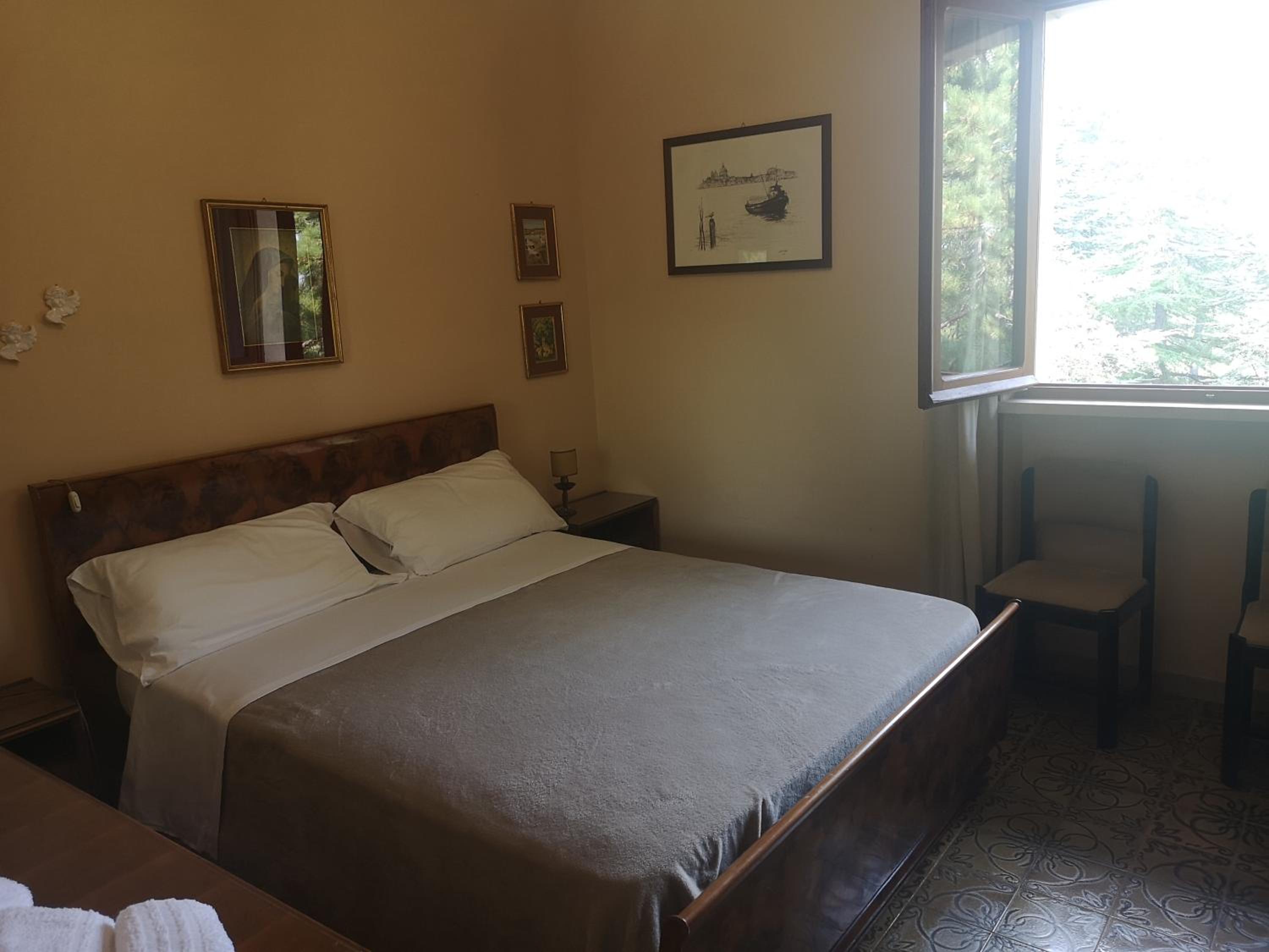 Deluxe Room - Photo 4