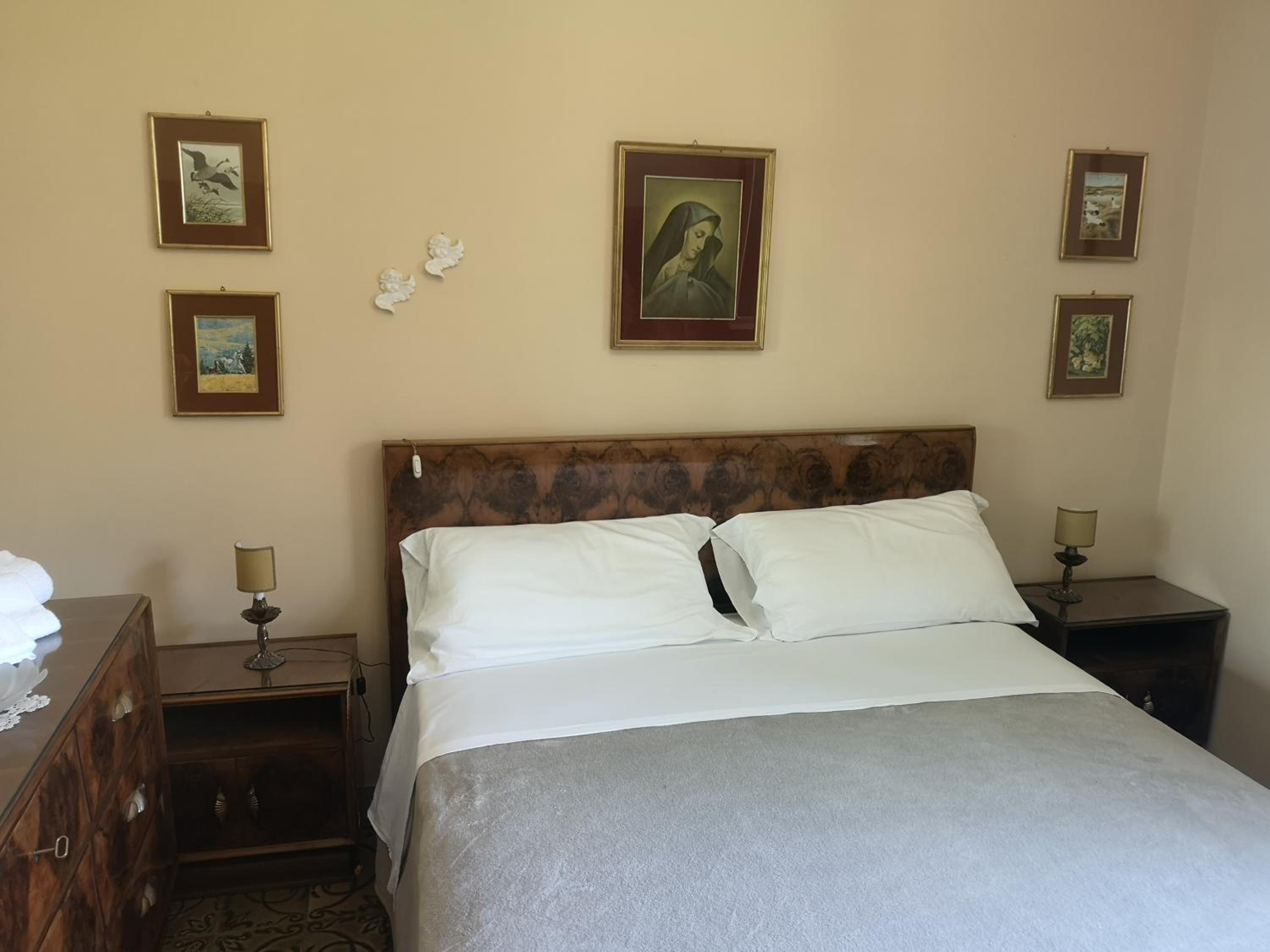 Deluxe Room - Photo 5