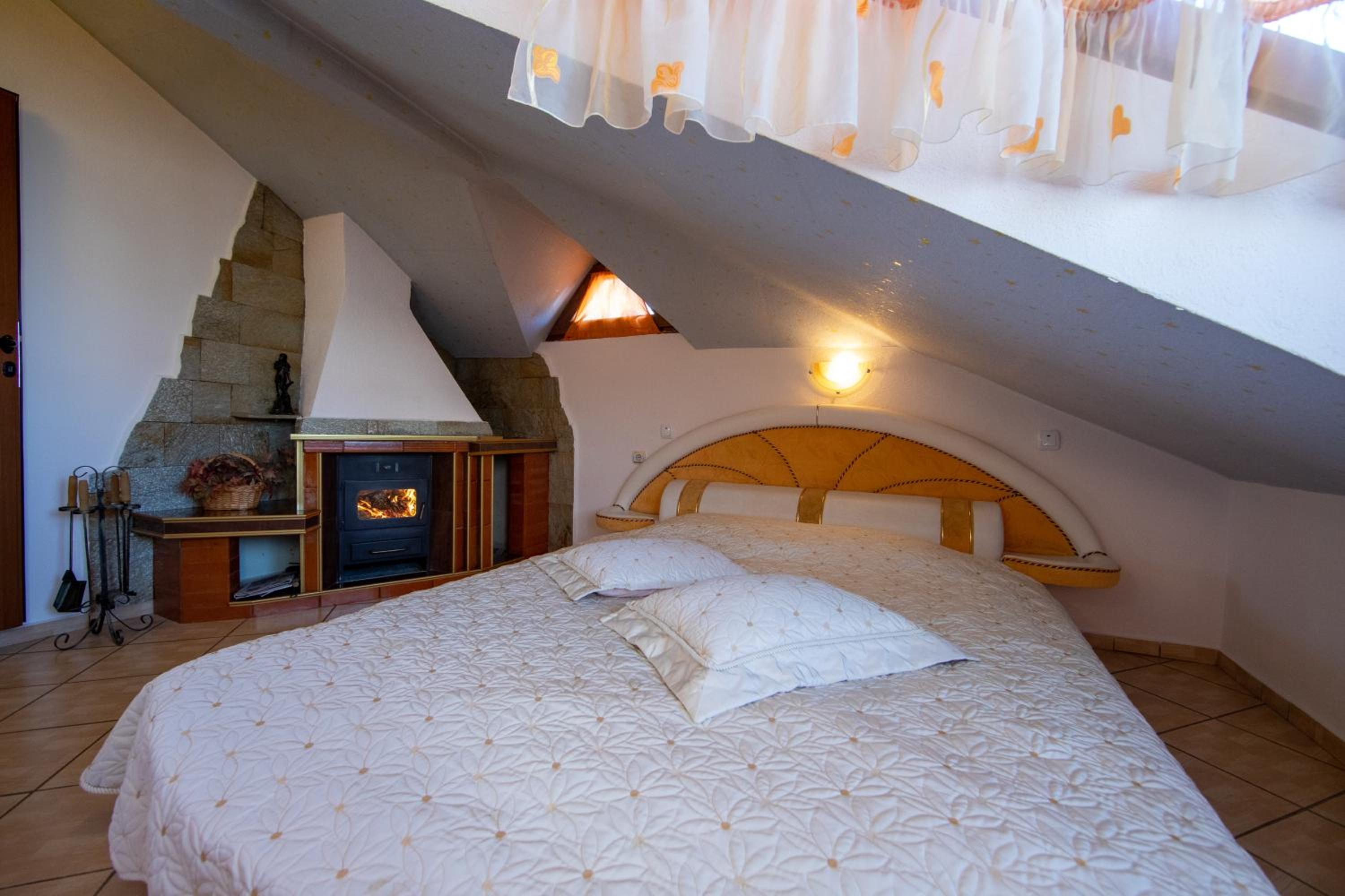 Deluxe Junior Suite photo 3