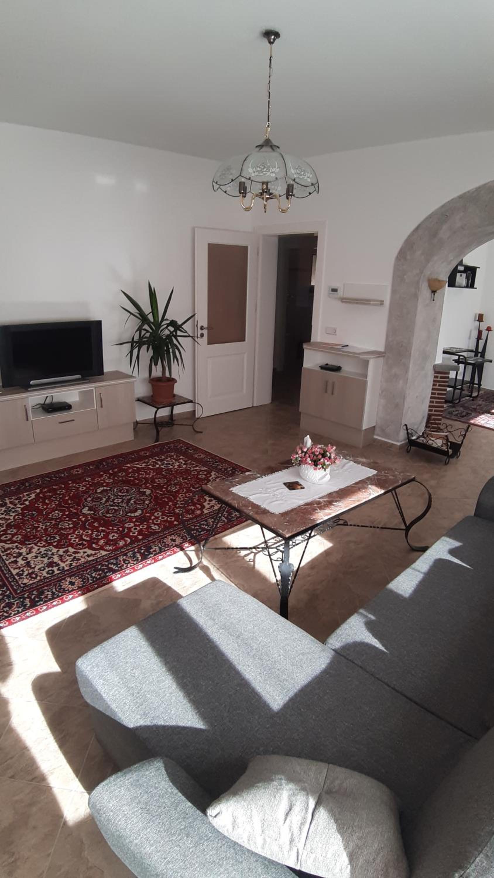 One-Bedroom Apartment - Photo 1