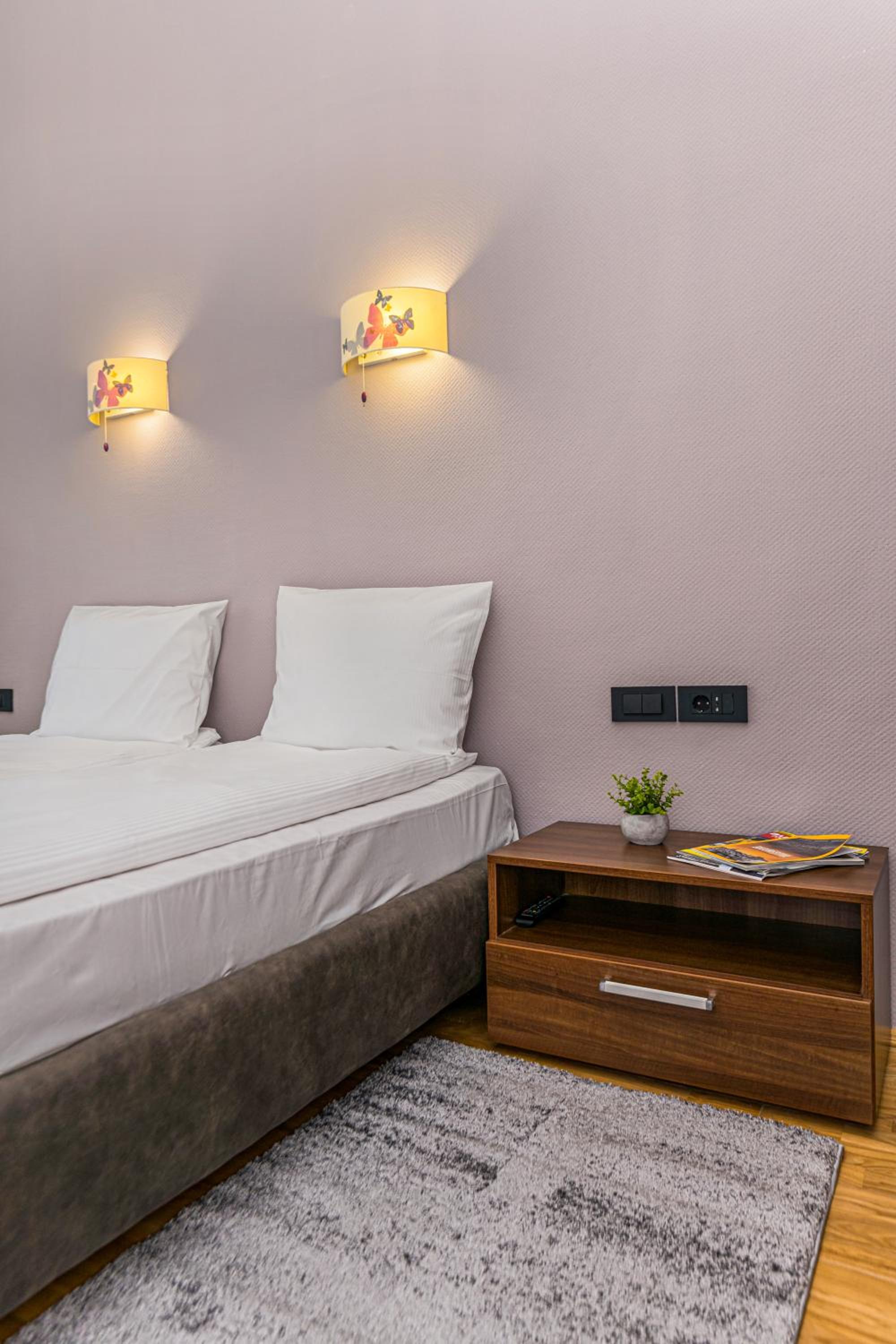 Deluxe Queen Room - Photo 2