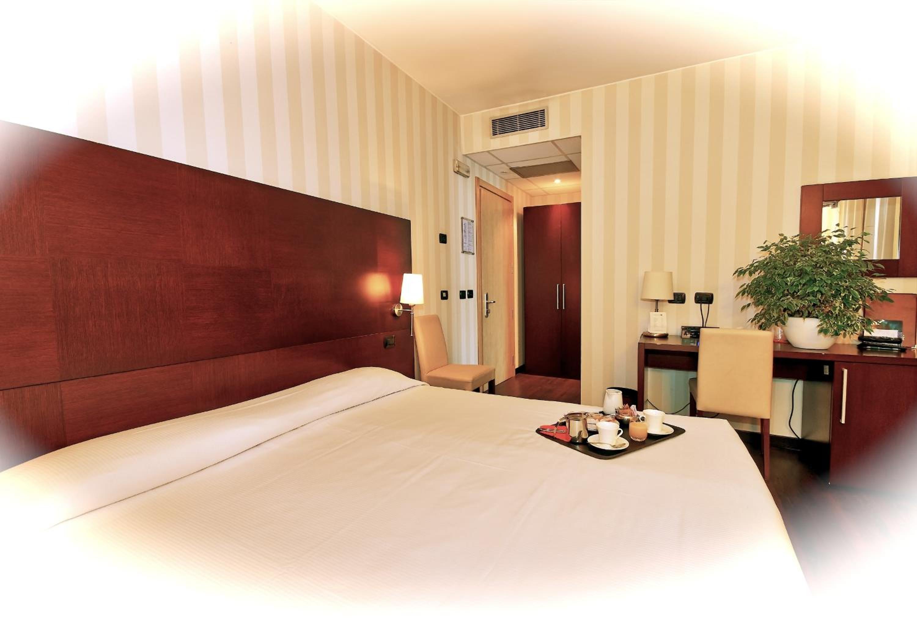 Double Room - Photo 2