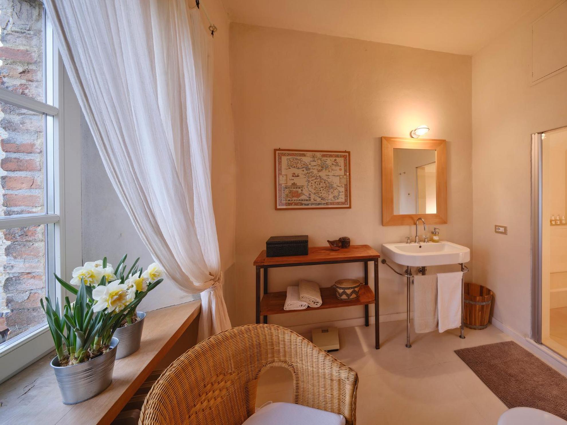 Double Room with Private Bathroom photo 2