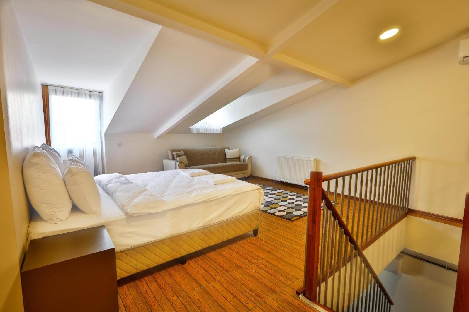 One-Bedroom Apartment photo 1
