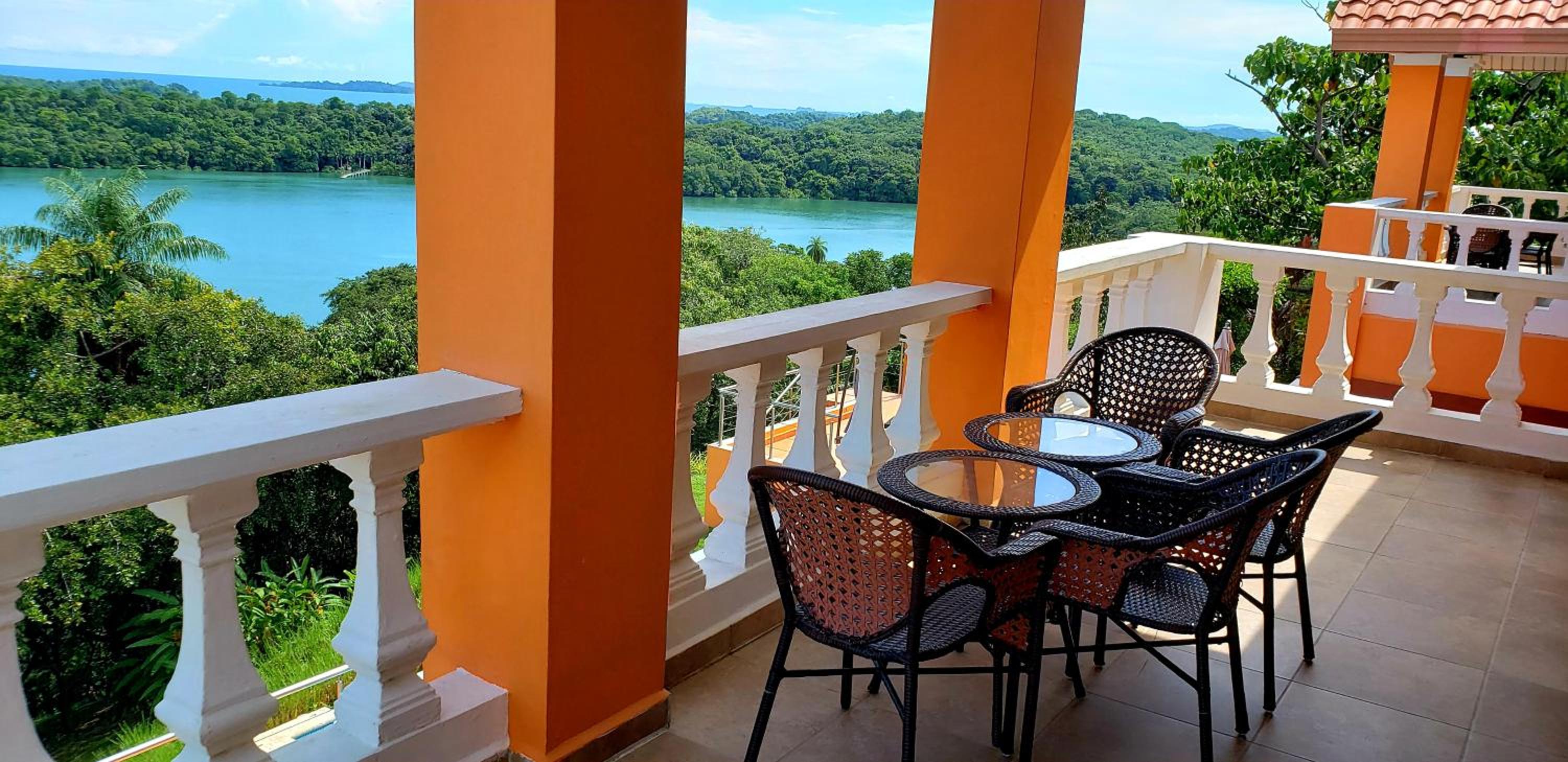 Penthouse Queen Suite with Ocean and Jungle View photo 2