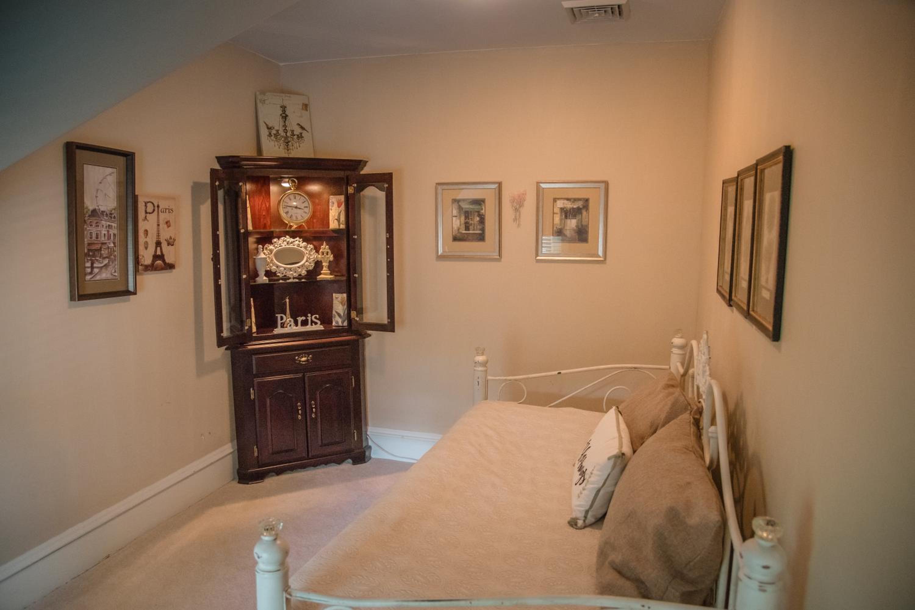 Deluxe King Suite photo 1