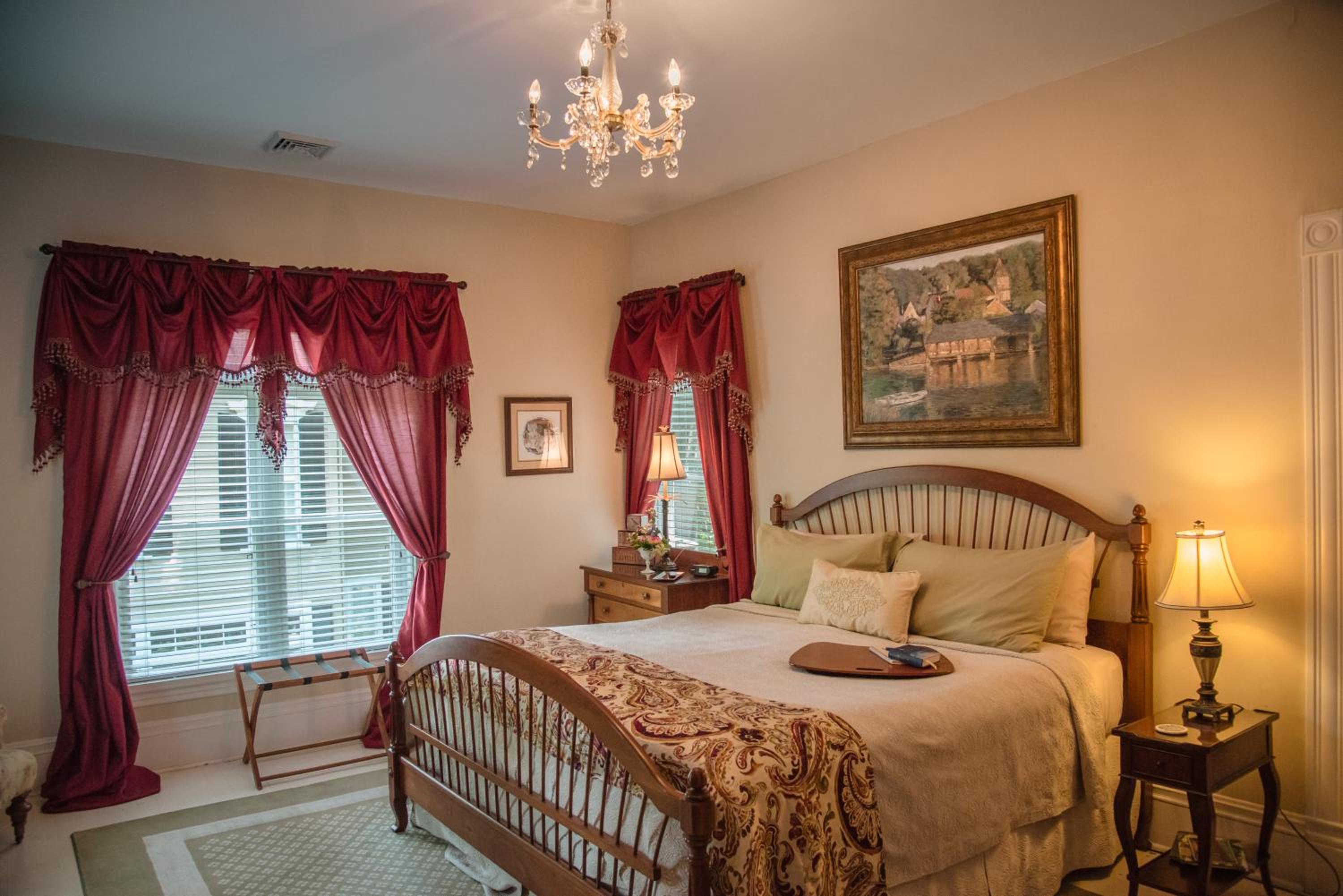 Deluxe King Suite photo 2