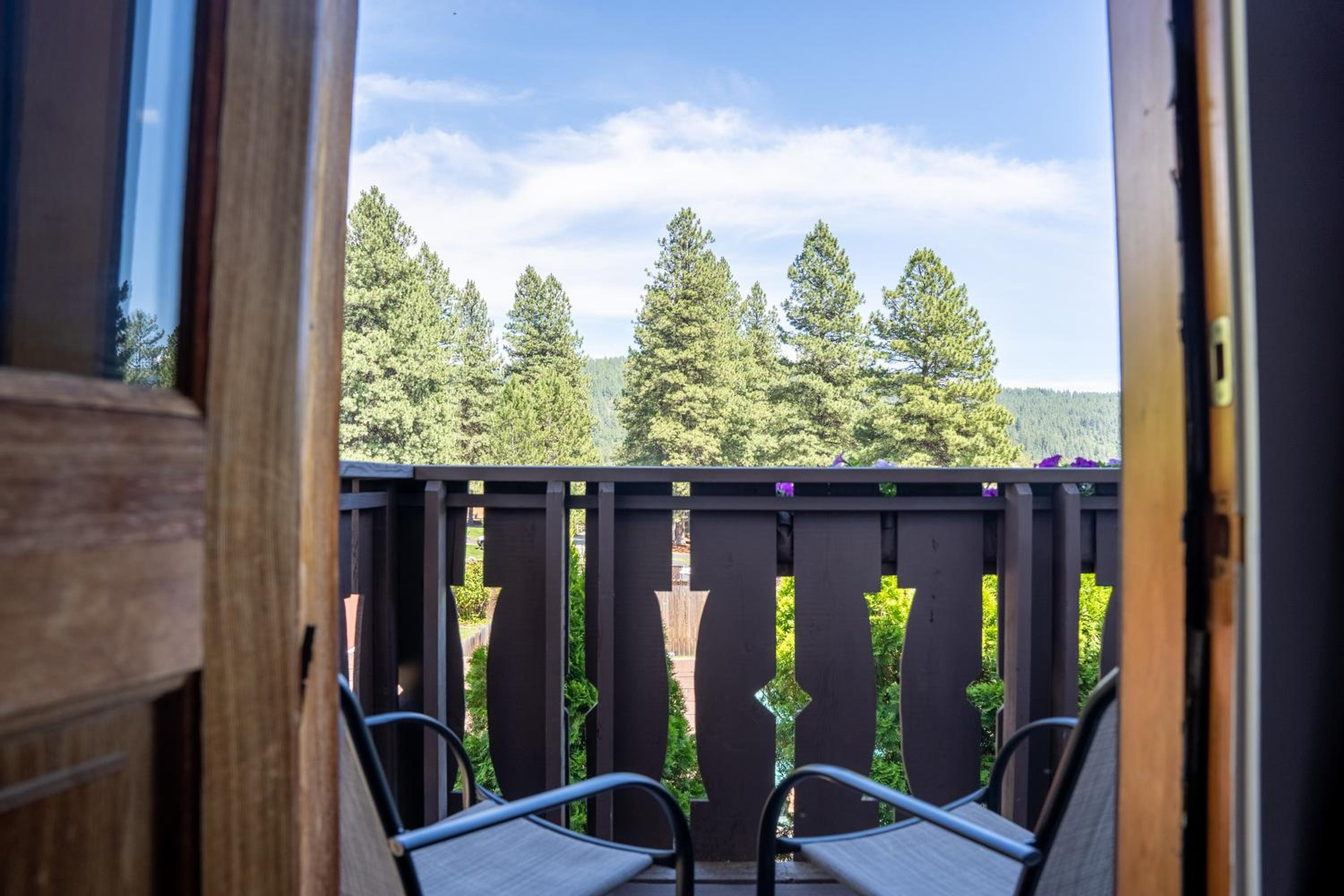 Deluxe Fireplace King Balcony photo 2