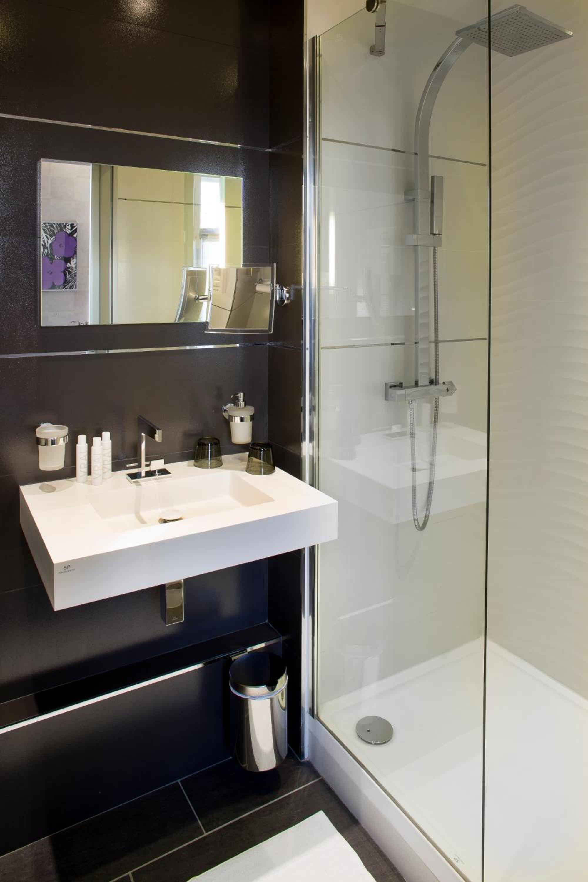 Superior Double Queen Room - Photo 14