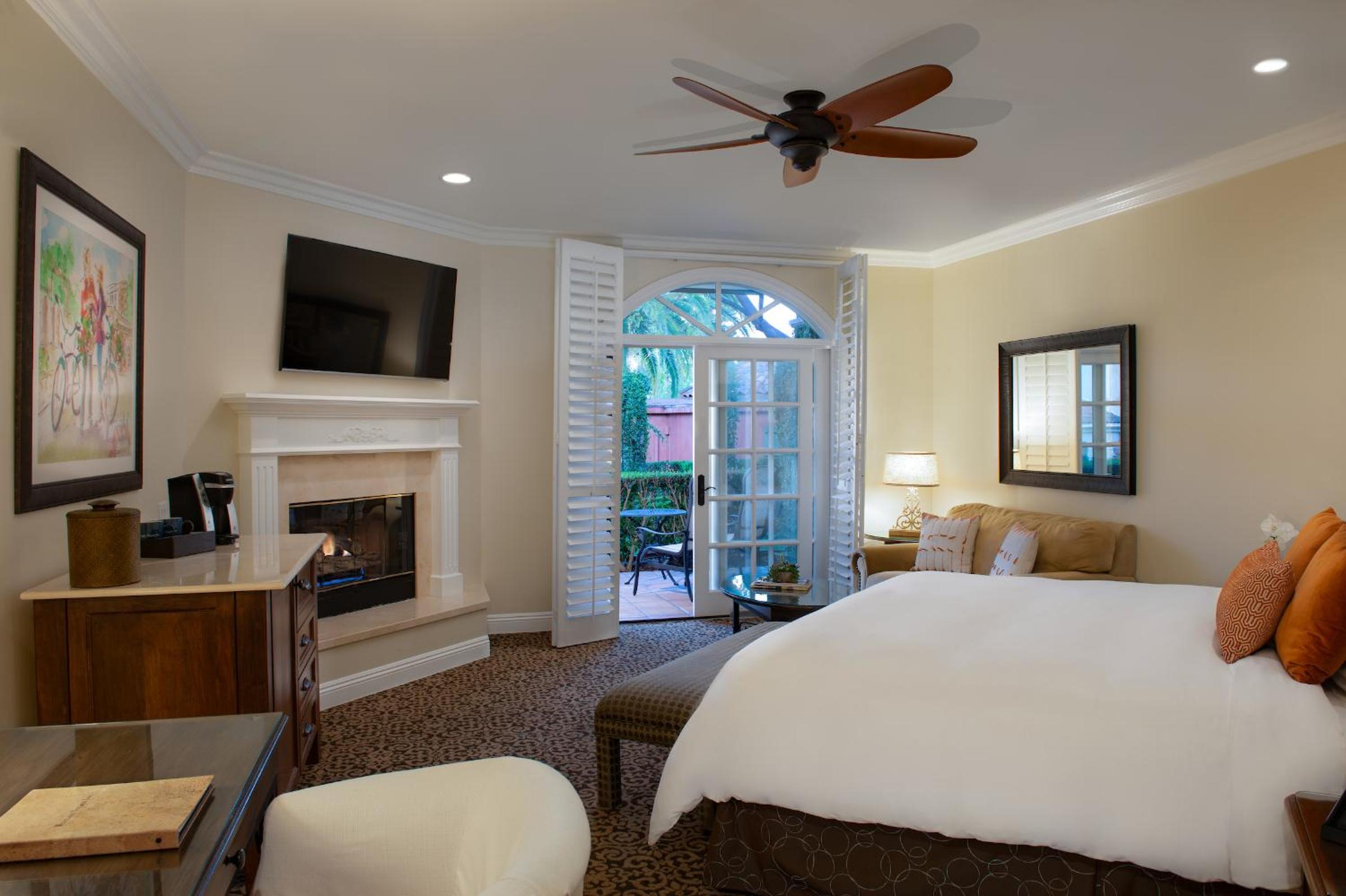King Suite with Spa Bath - Photo 2