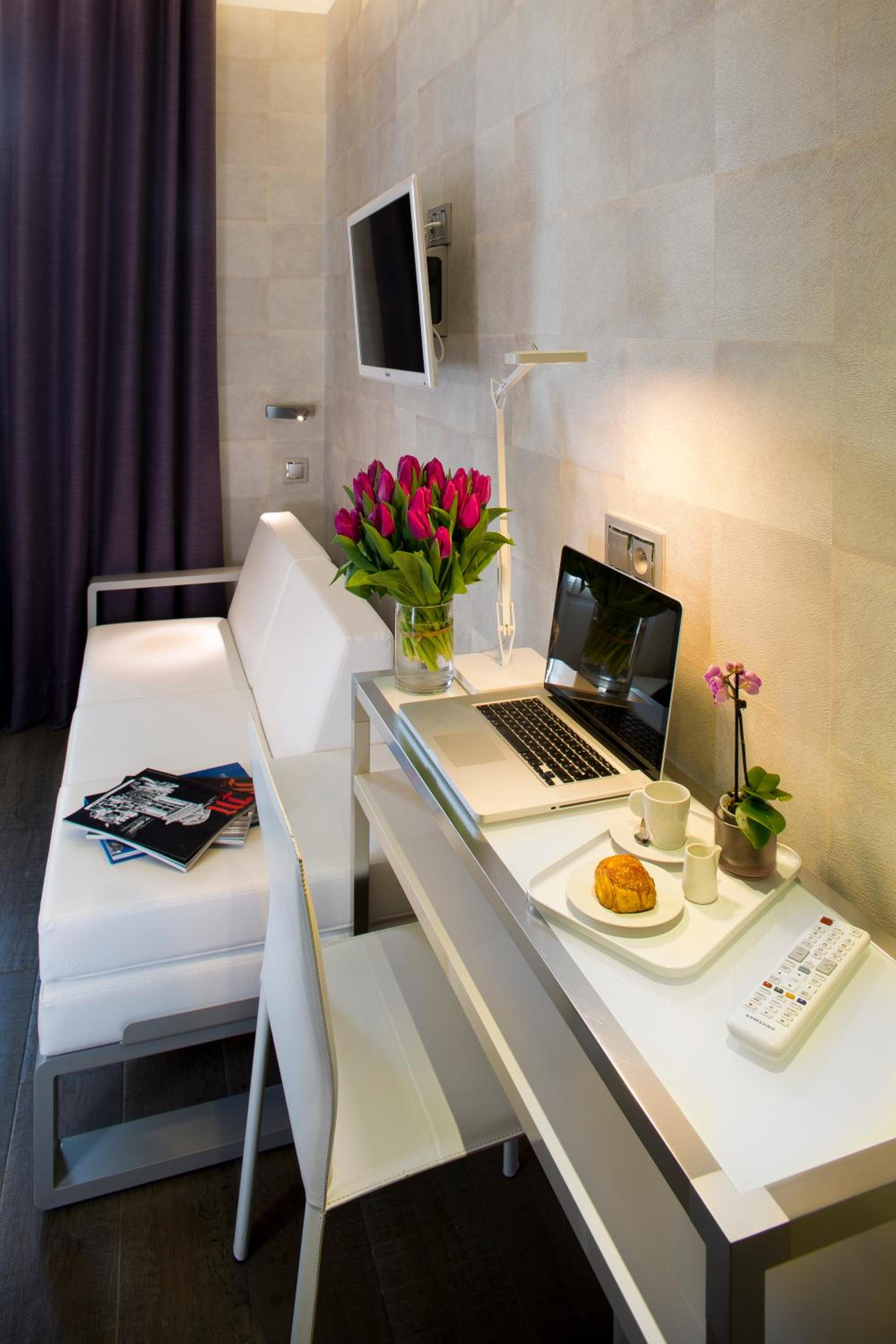 Superior Double Queen Room - Photo 15