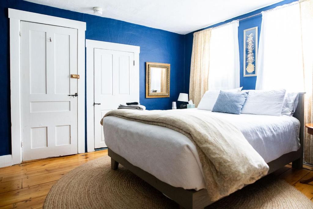 Deluxe Queen Room - Photo 16