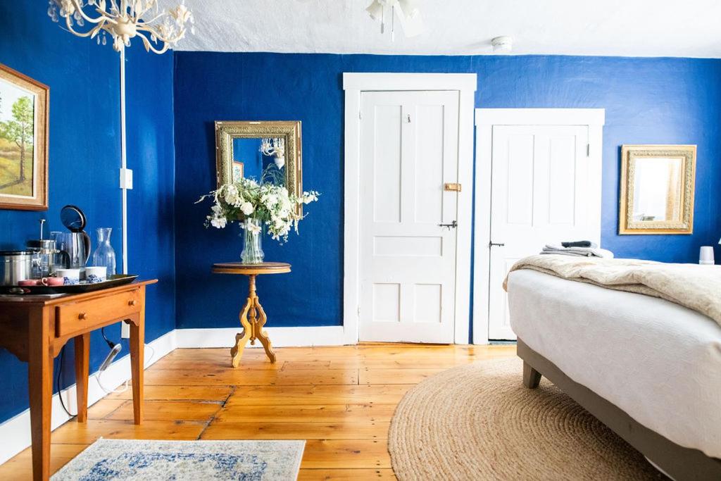 Deluxe Queen Room - Photo 13