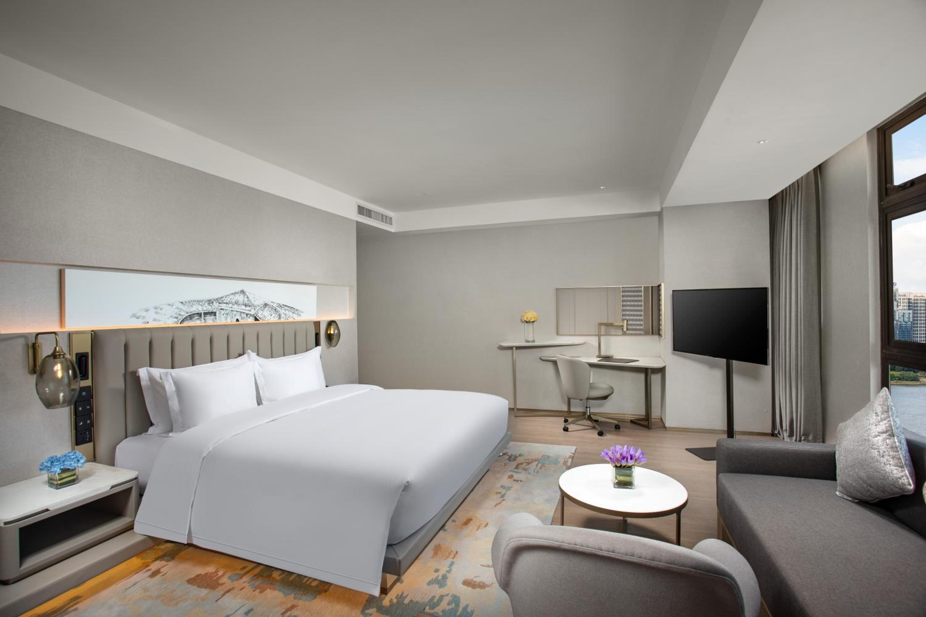 Junior King Suite with River View - Photo 1