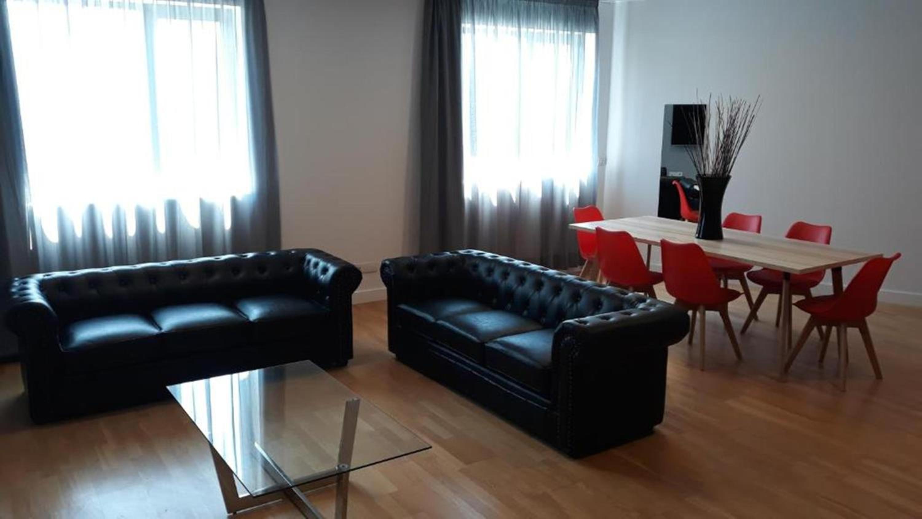 Suite dúplex 2 dormitorios en régimen de alojamiento y desayuno con acceso al spa y garaje photo 3