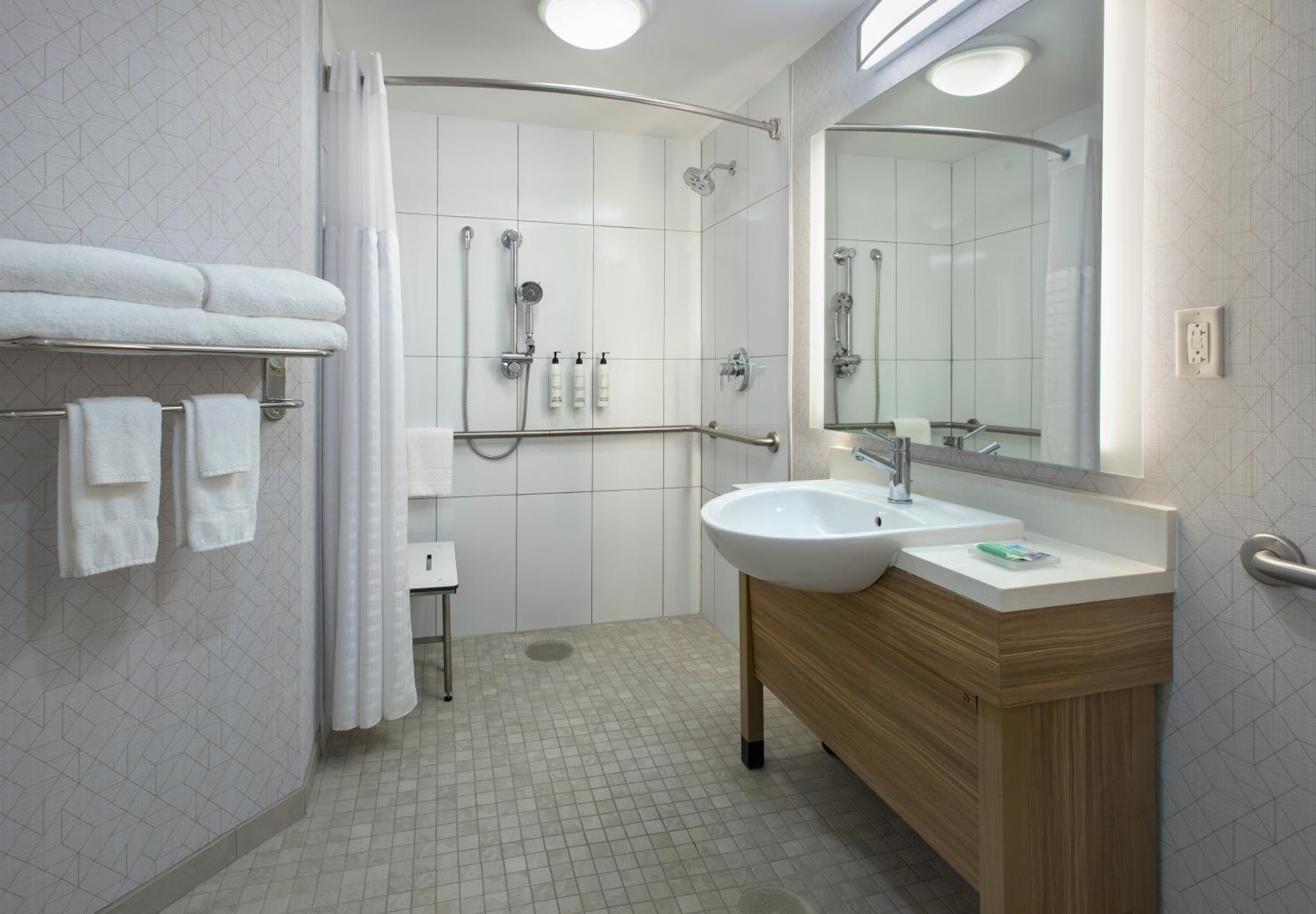 Queen Suite with Two Queen Beds, Roll-In Shower and Trundle Sofa - Mobility Access/Hearing Accessible