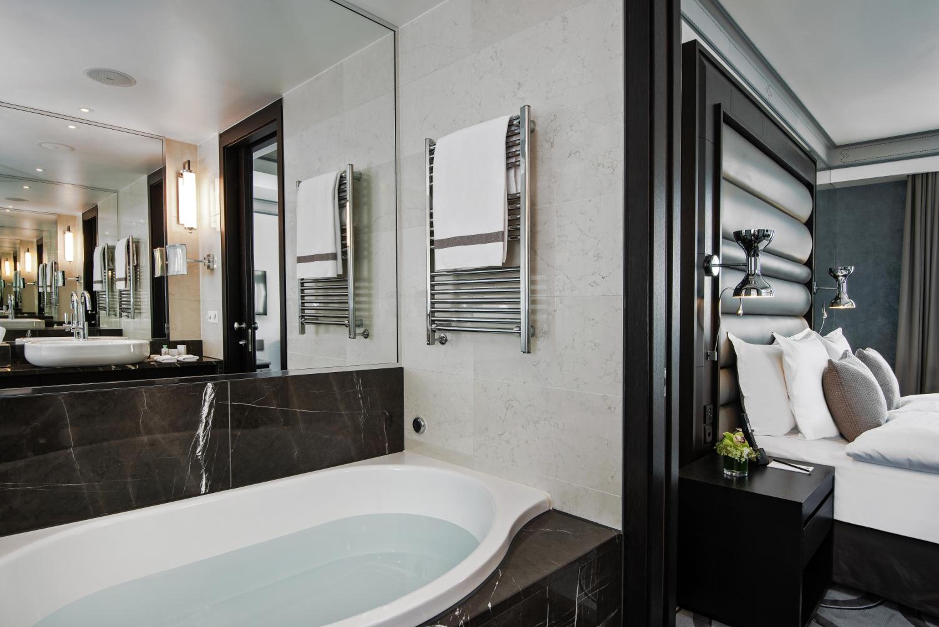 Savoy Executive room with terrace thumbnail 6