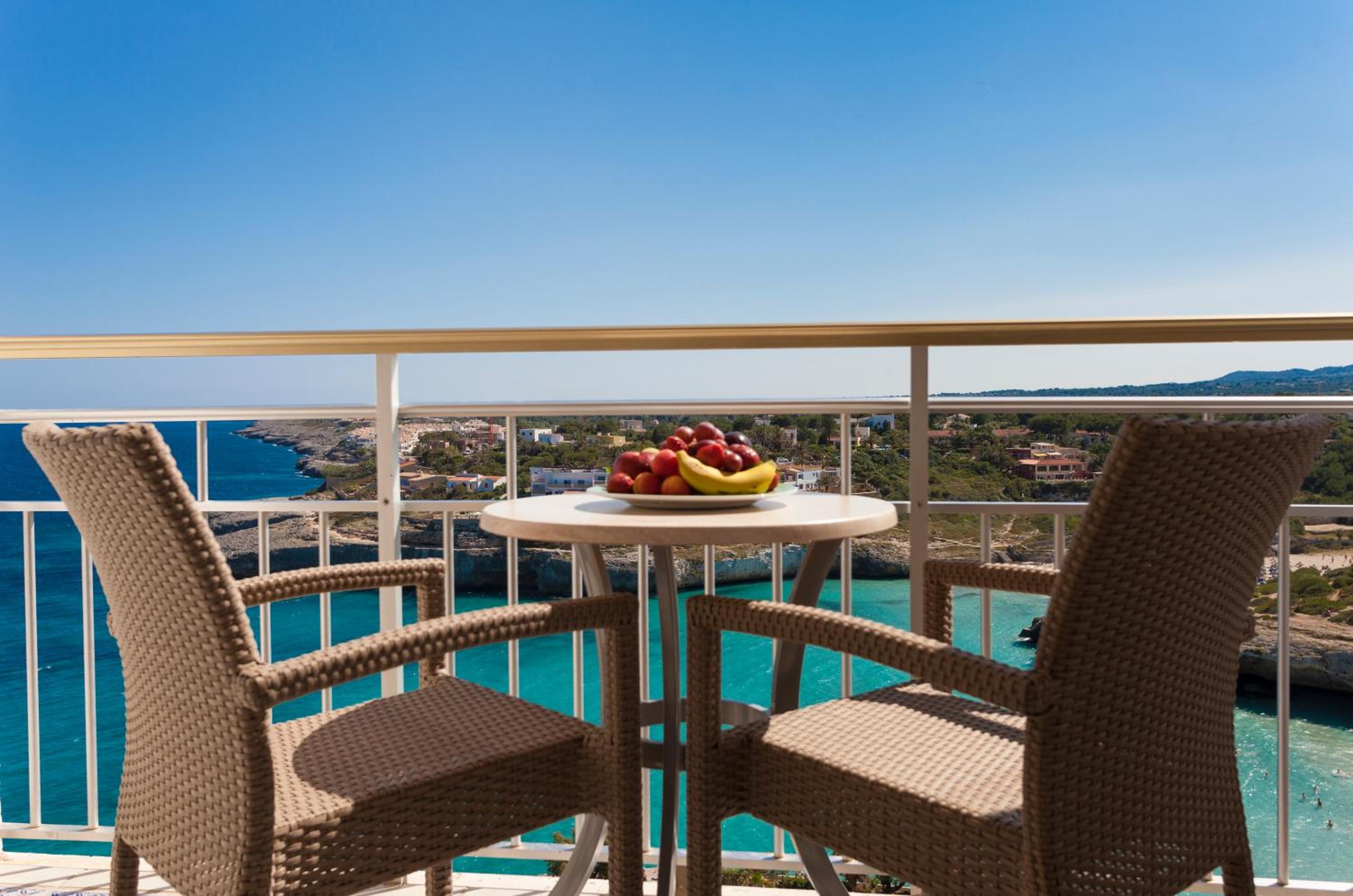 Double Room with Extra Bed and Sea View (3 Adults) photo 3