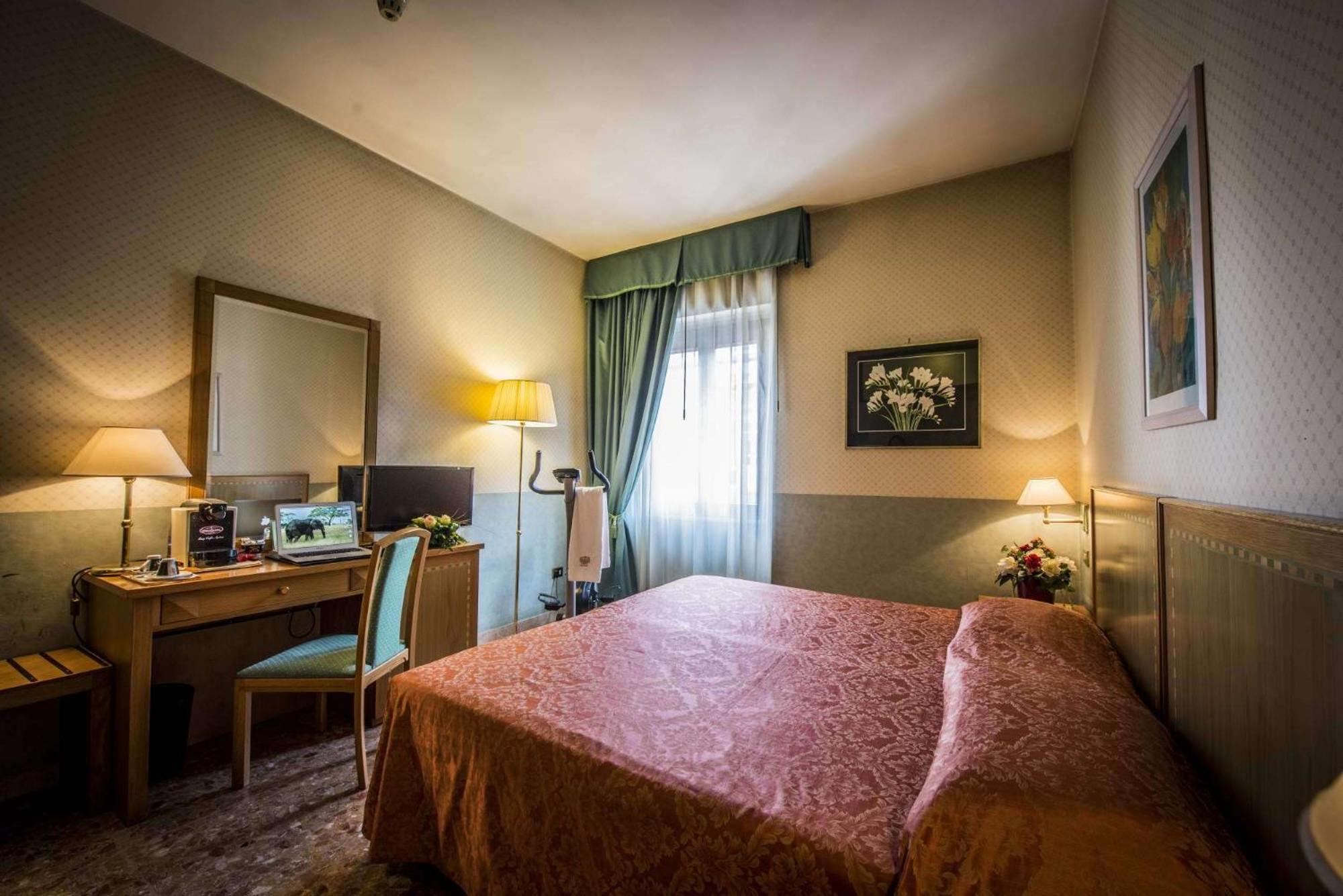 Superior Double or Twin Room photo 3
