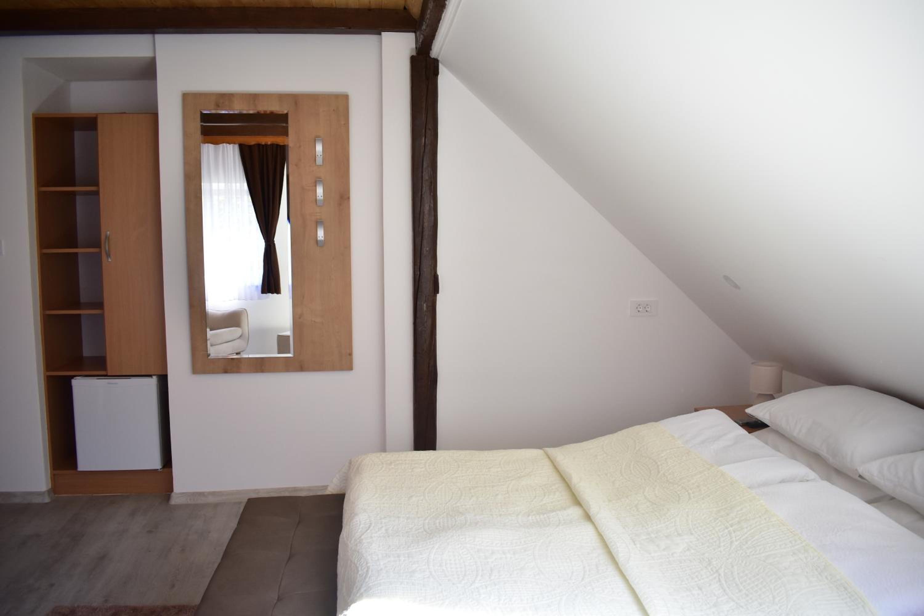 Double Room - Photo 18